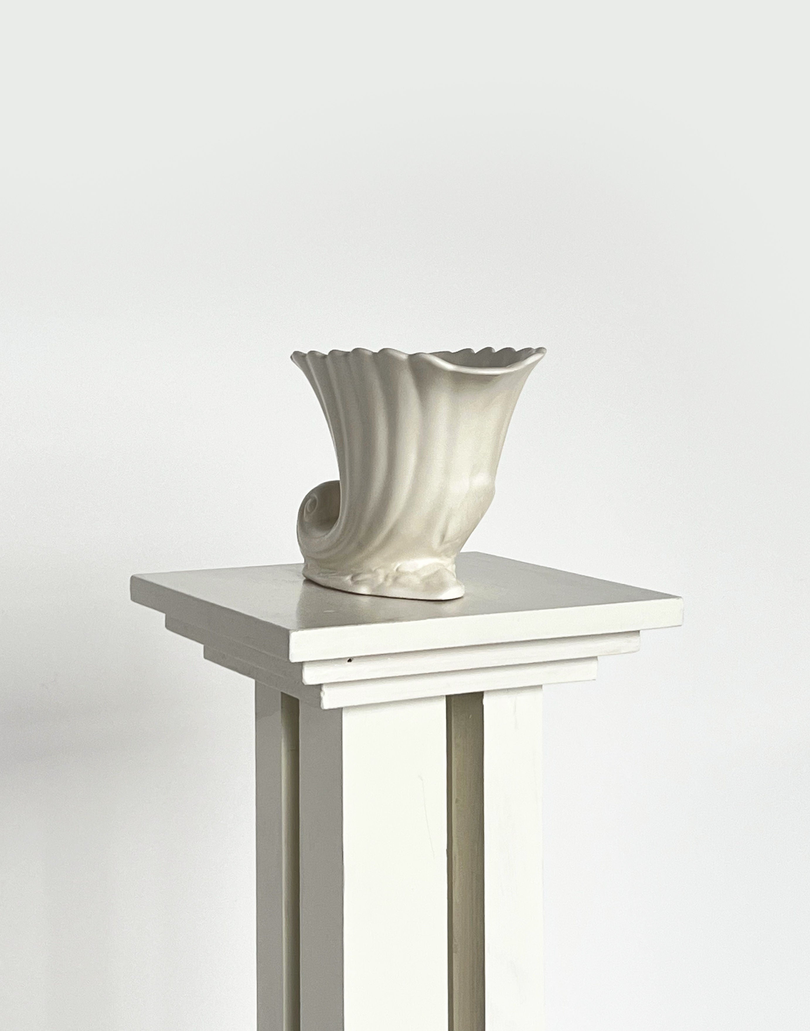 Cream Wave Deco Vase