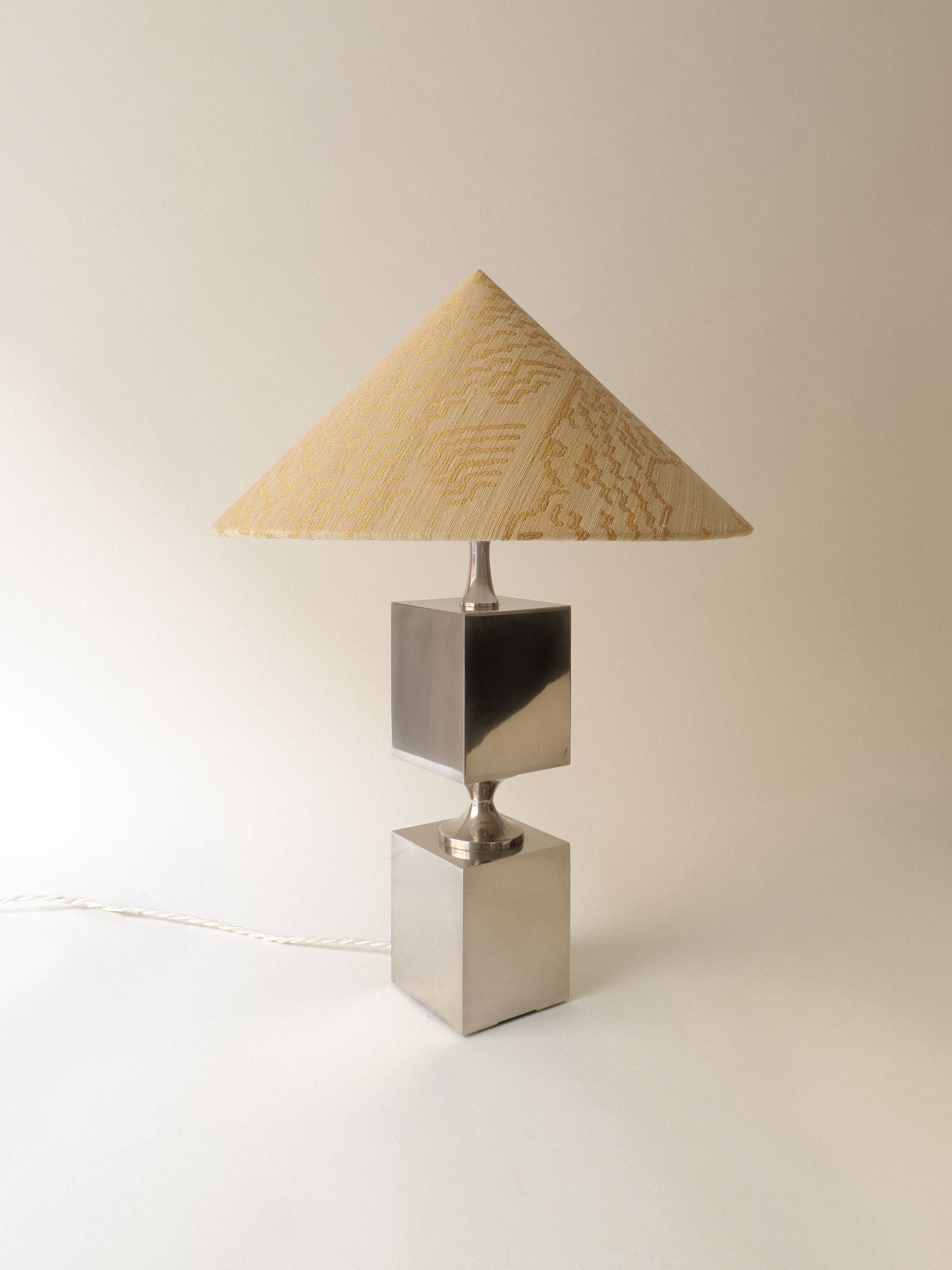 <source>
Lampe Double Box Barbier Années 1970
</source>