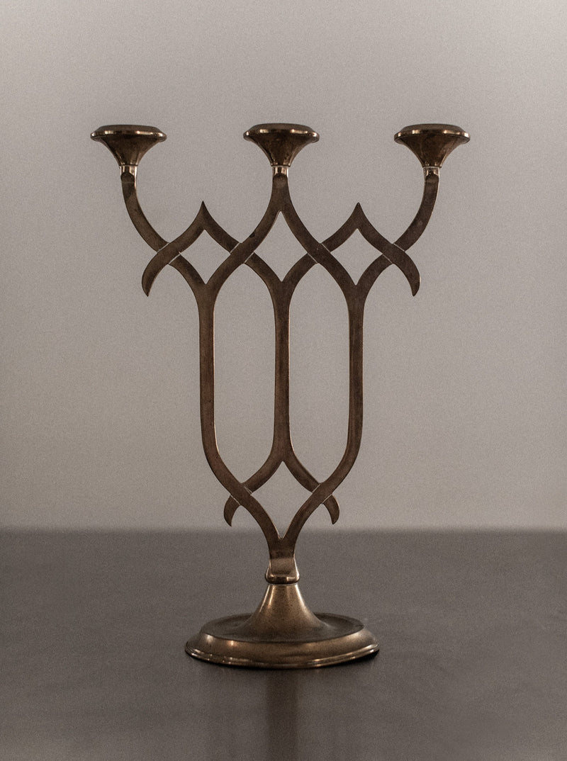 Elegant brass candleholder with tall, slender stem and round base