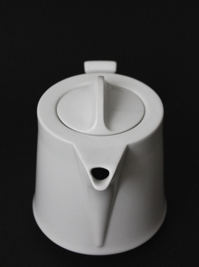 White Fürstenberg porcelain teapot with curved spout and lid detail