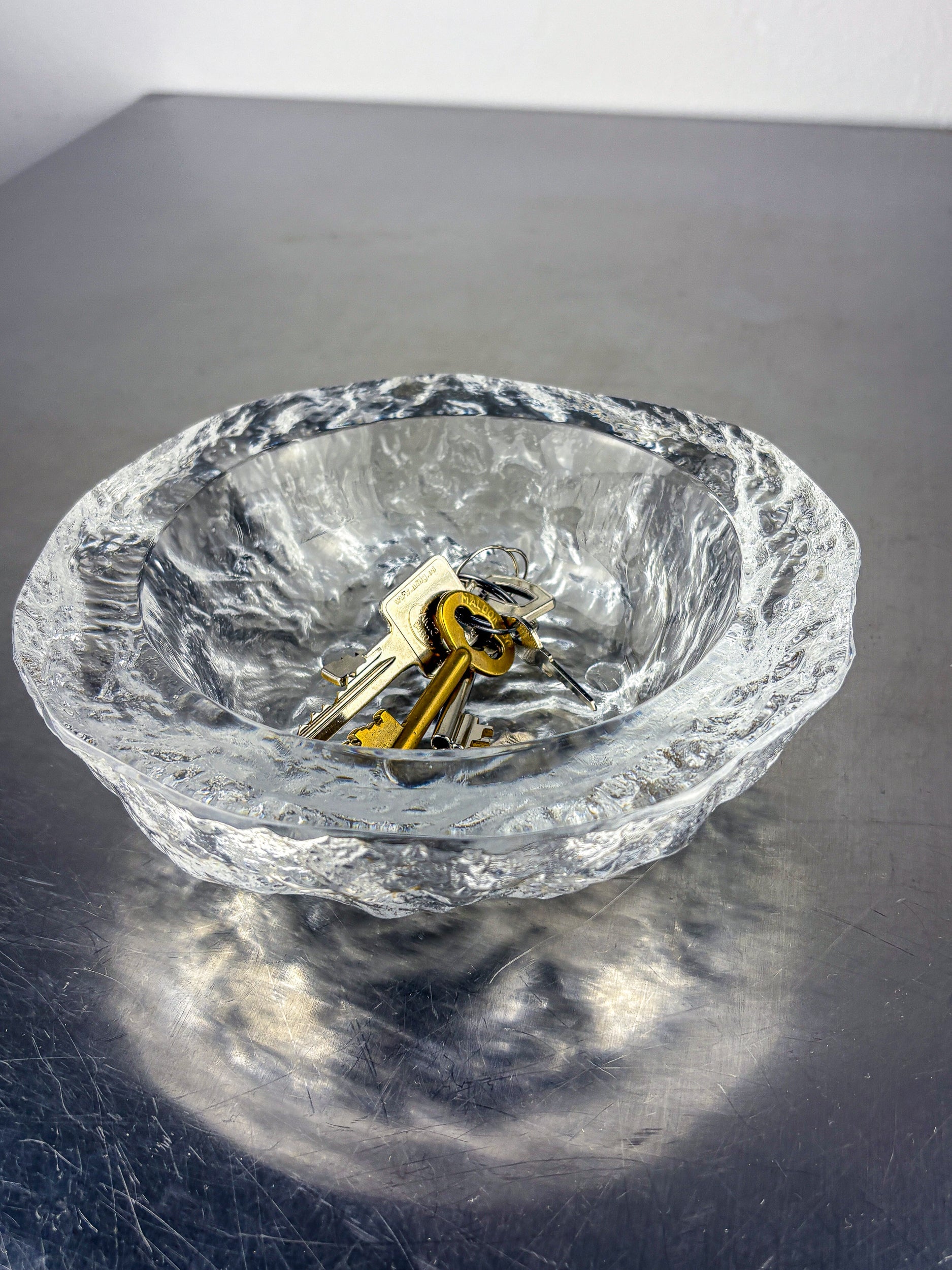 Brutalist "Iceberg" Vide poches, Textured Crystal Glass, Sweden, 1970's — detail view