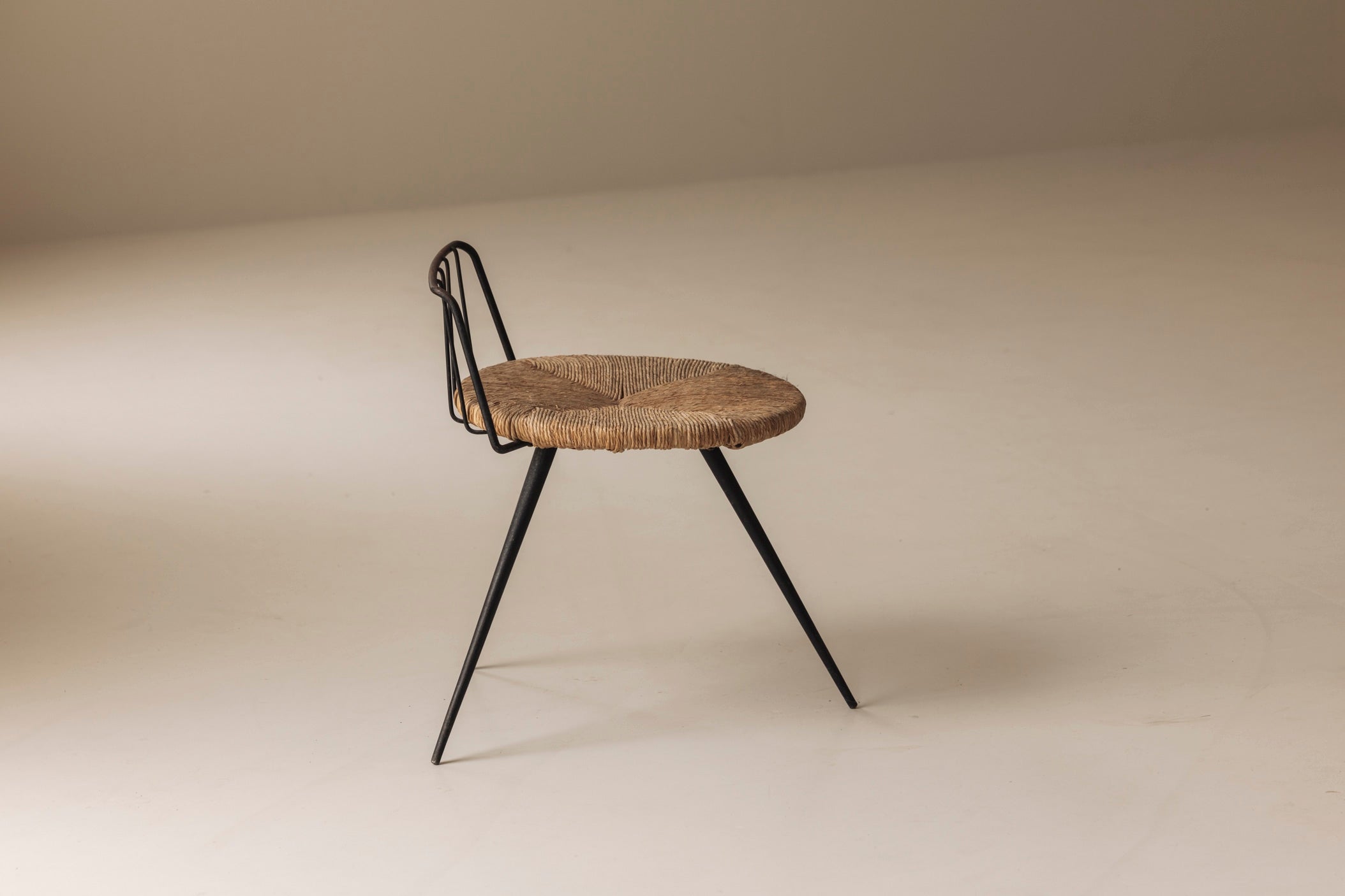 Rare French tripod stool in metal and rush, dating from the 1950s — in context