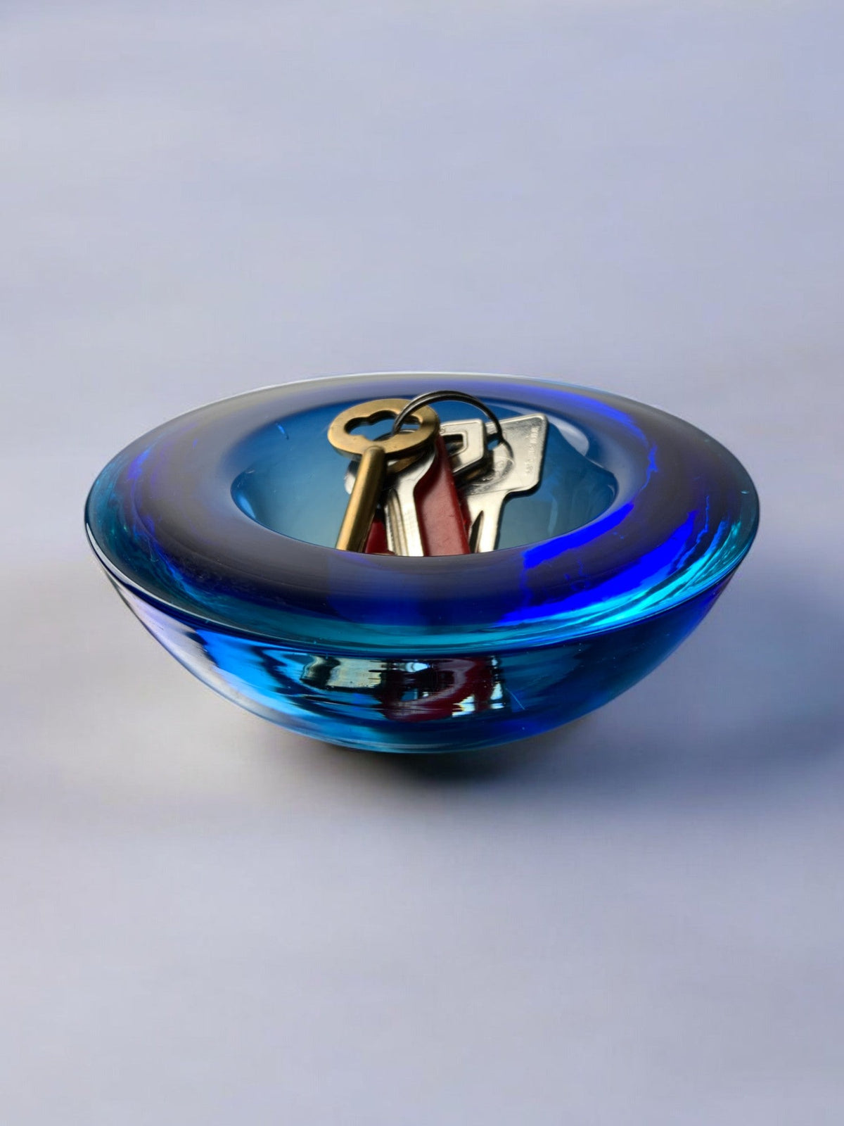 Circular blue Murano glass tray by Flavio Poli — detail view