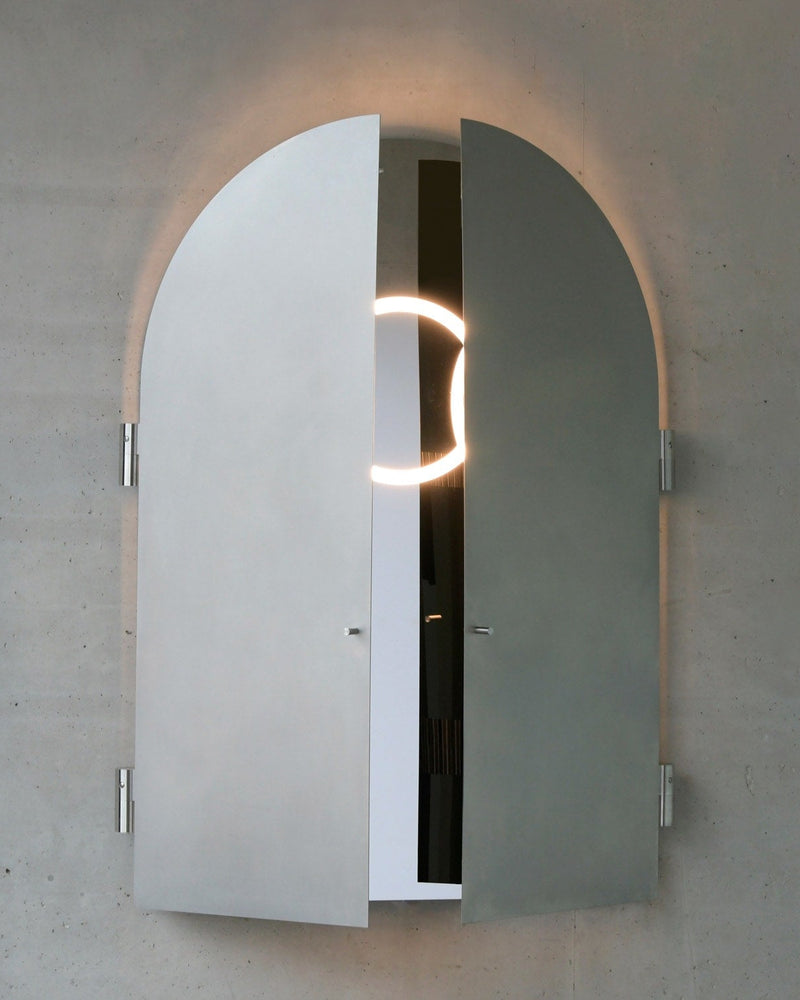 Triptych XL, stainless steel mirror — detail view