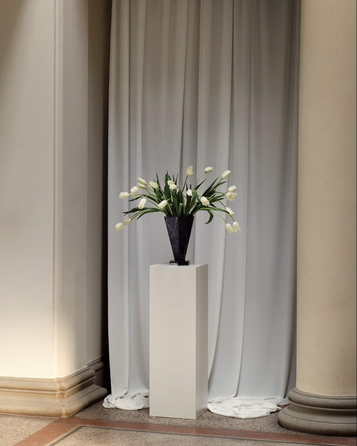 Vase 01 XL — black ceramic vase with white flowers on pedestal