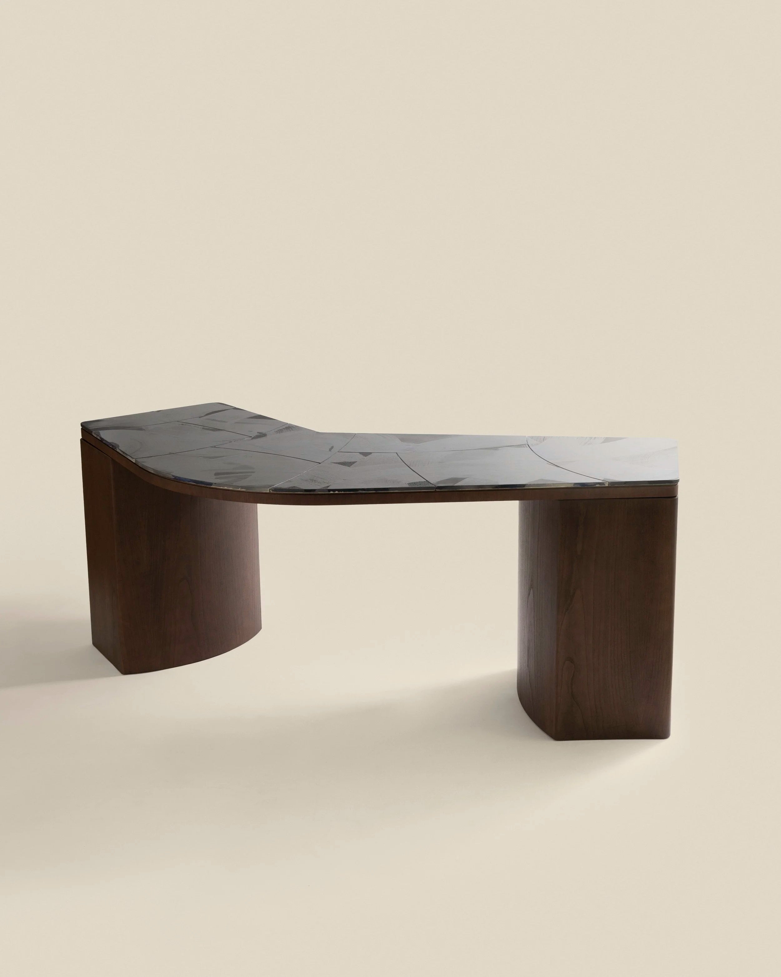 Ceido Desk by Garcé Dimofski | The Oblist