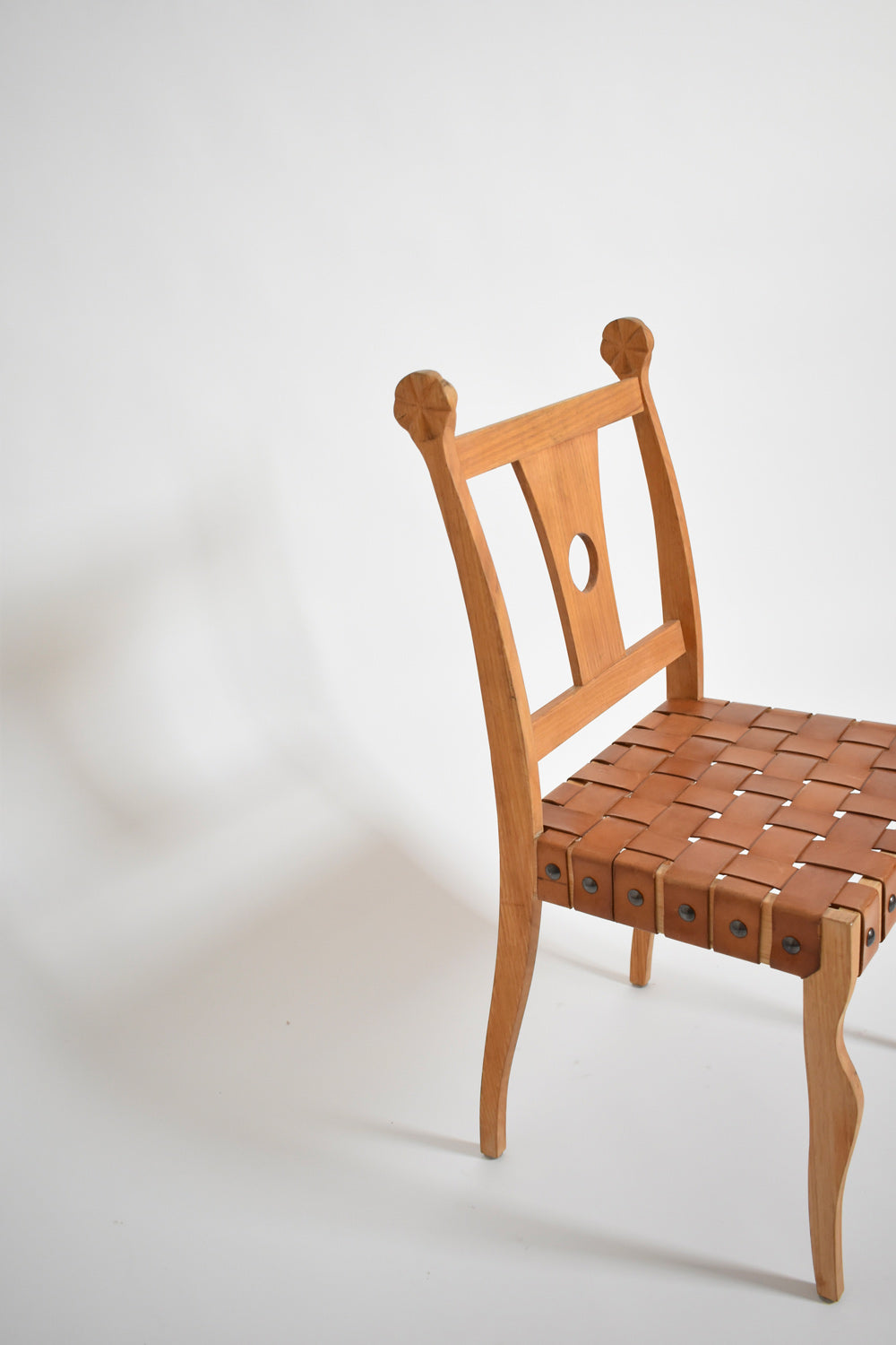 Pair of etruscan oak and leather chairs, 1970s — close-up