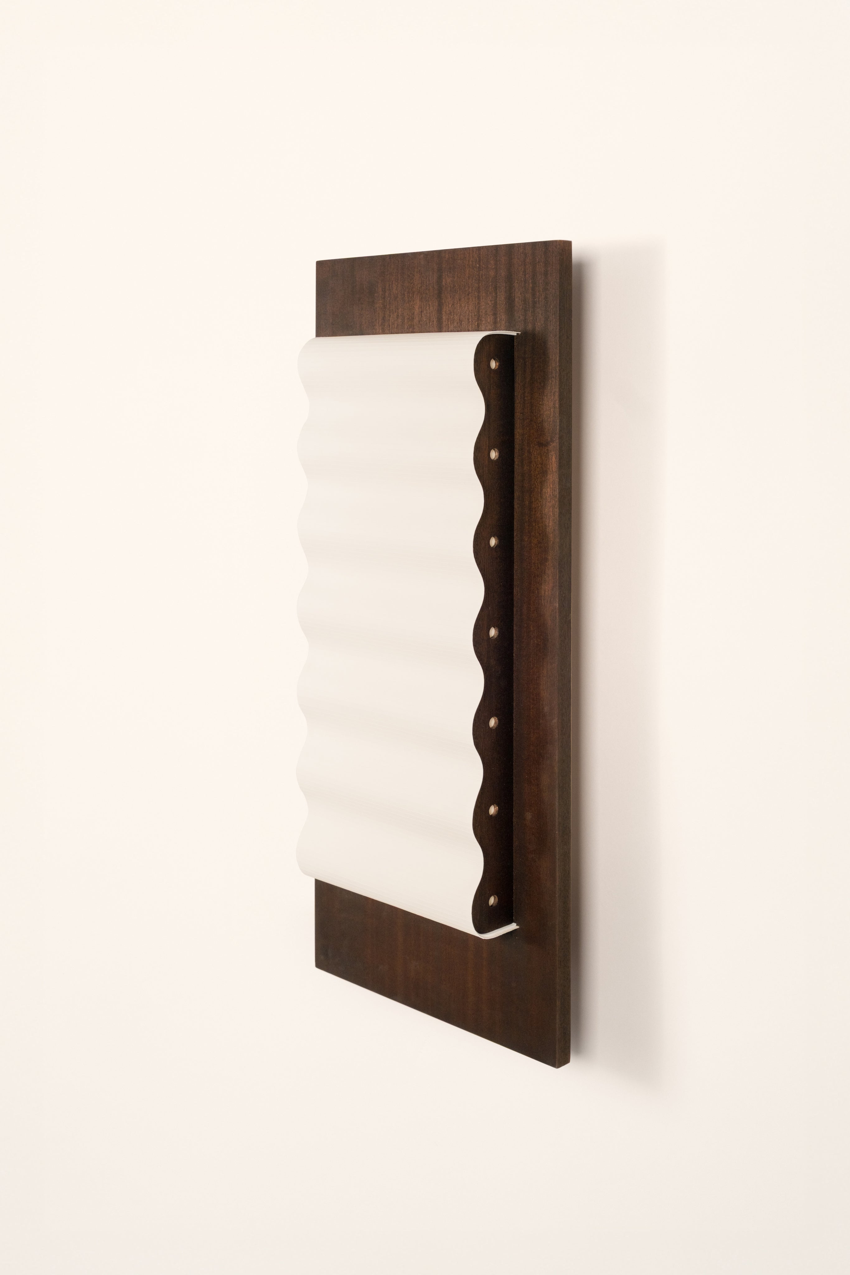 "Frame" Wood L — lifestyle setting