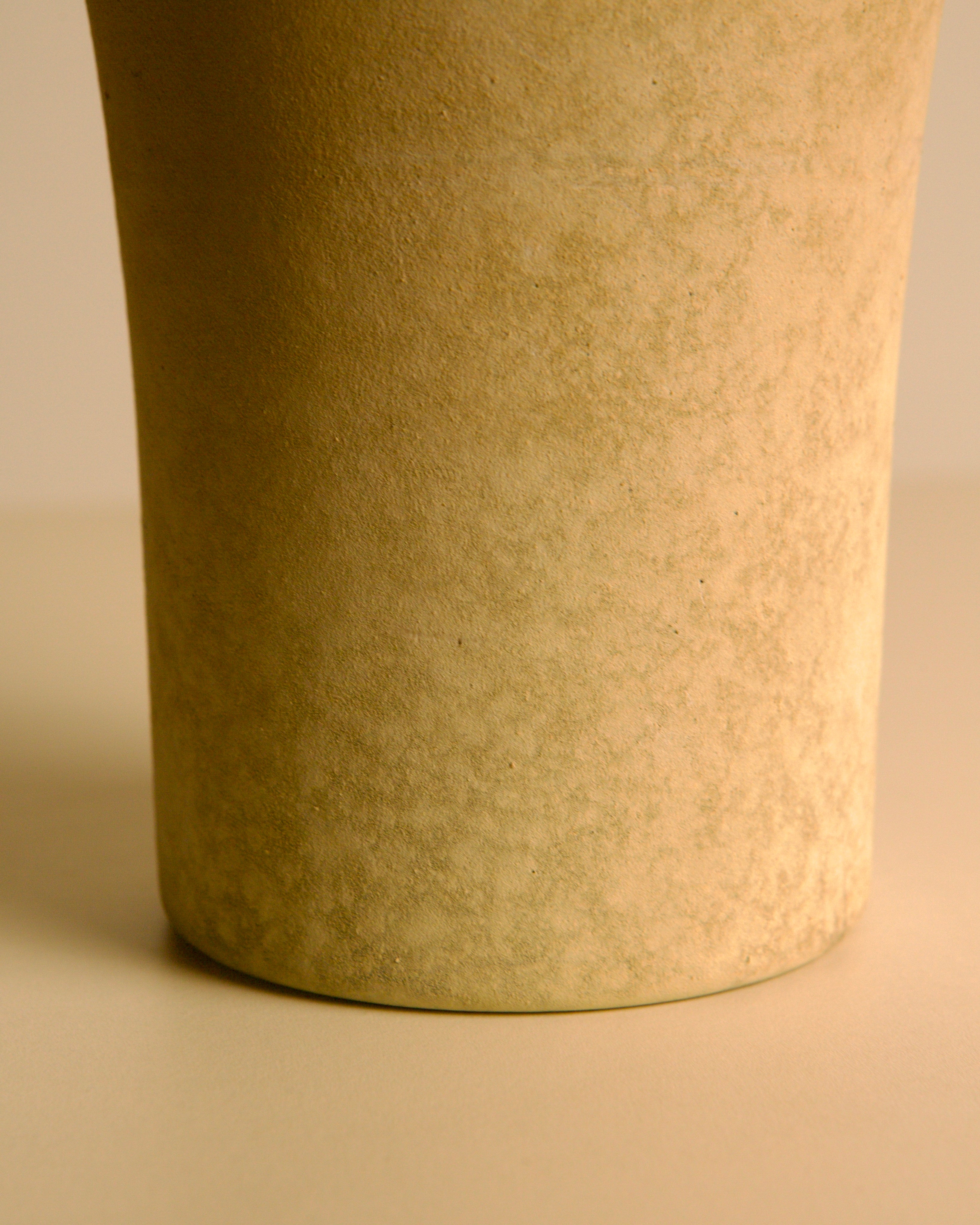 Italian Murano Glass Vase with a Creamy Texture, 80s — close-up of creamy textured surface