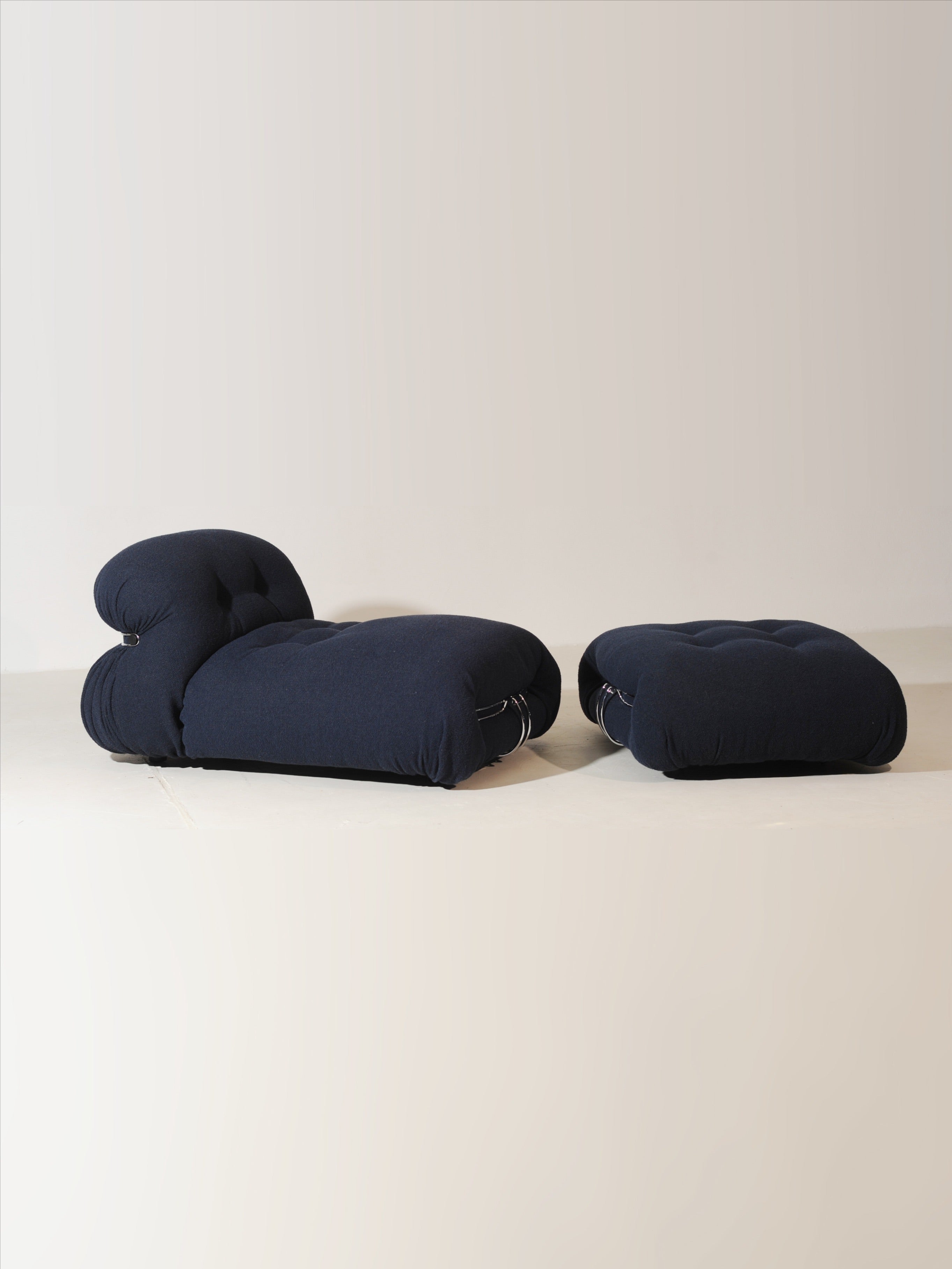Soriana Chaise Longue and Pouf Set by Afra & Tobia Scarpa in Navy Boucle — view 10