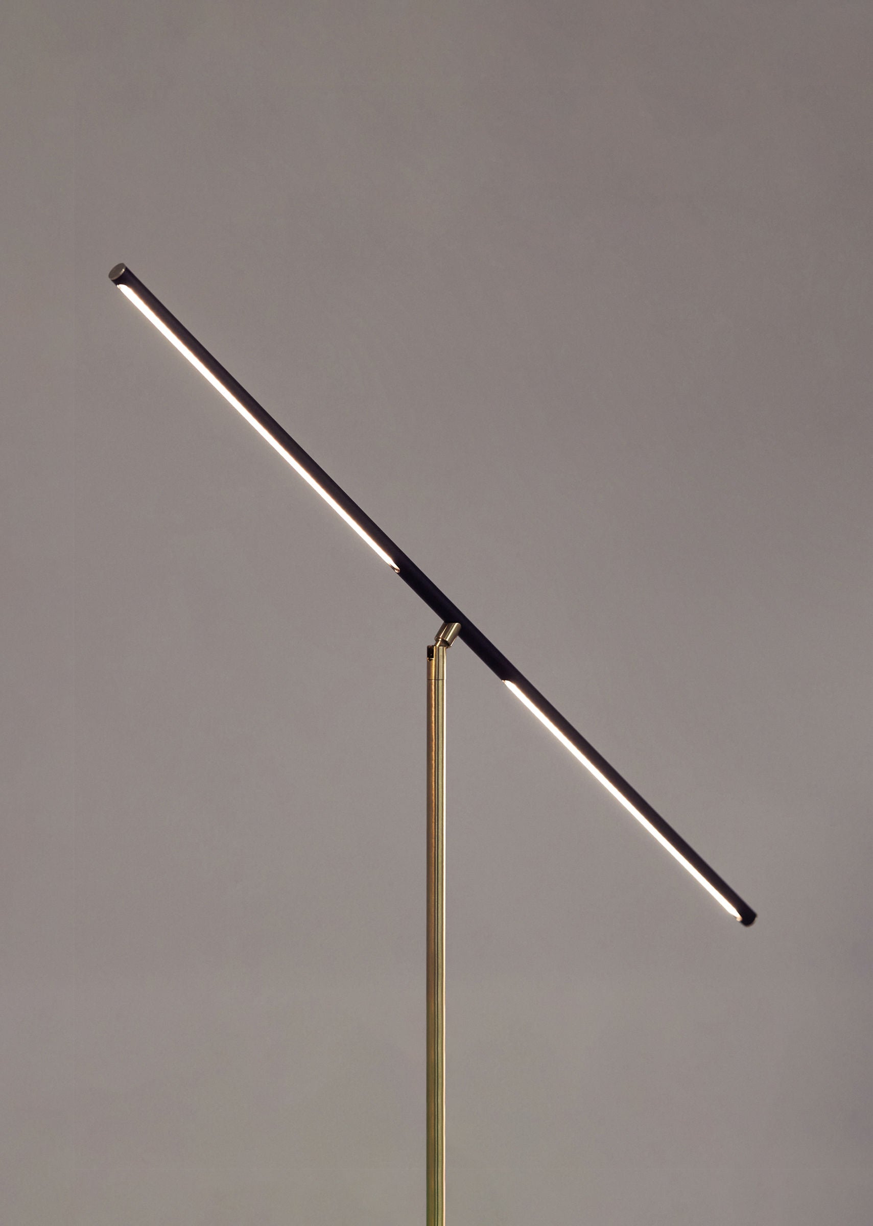 Lampe de sol 'T- Lamp'