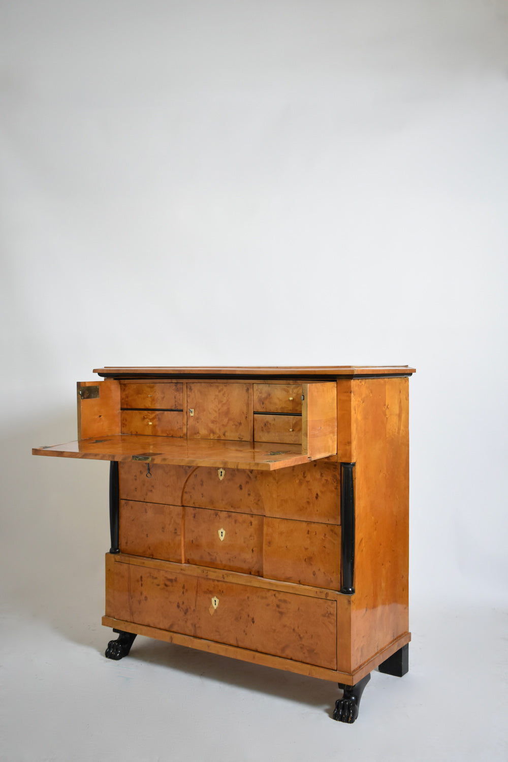 Biedermeier chest of drawers, XIXth c. — lifestyle setting