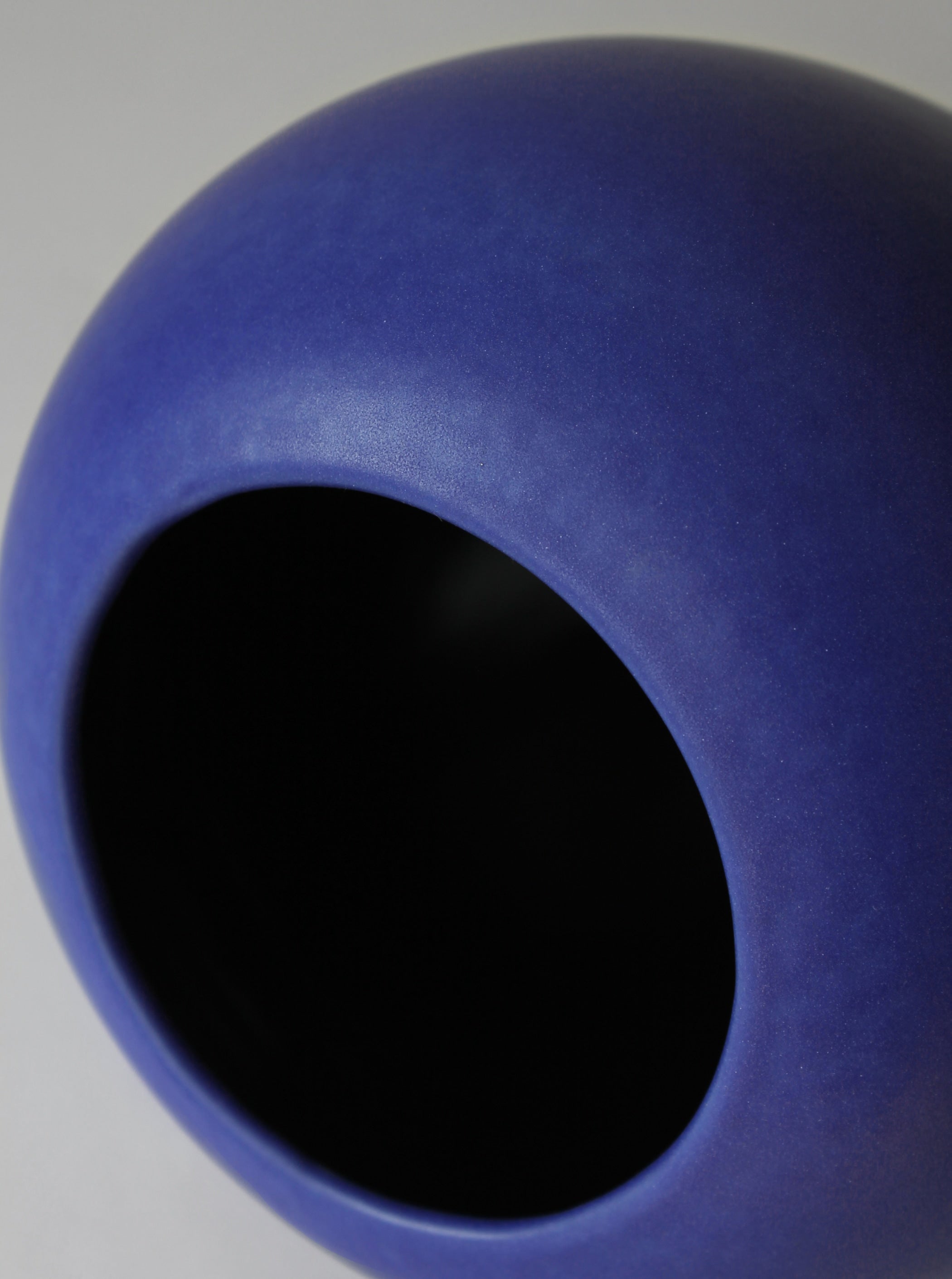 Vase en céramique bleu cobalt mat des années 60 allemand