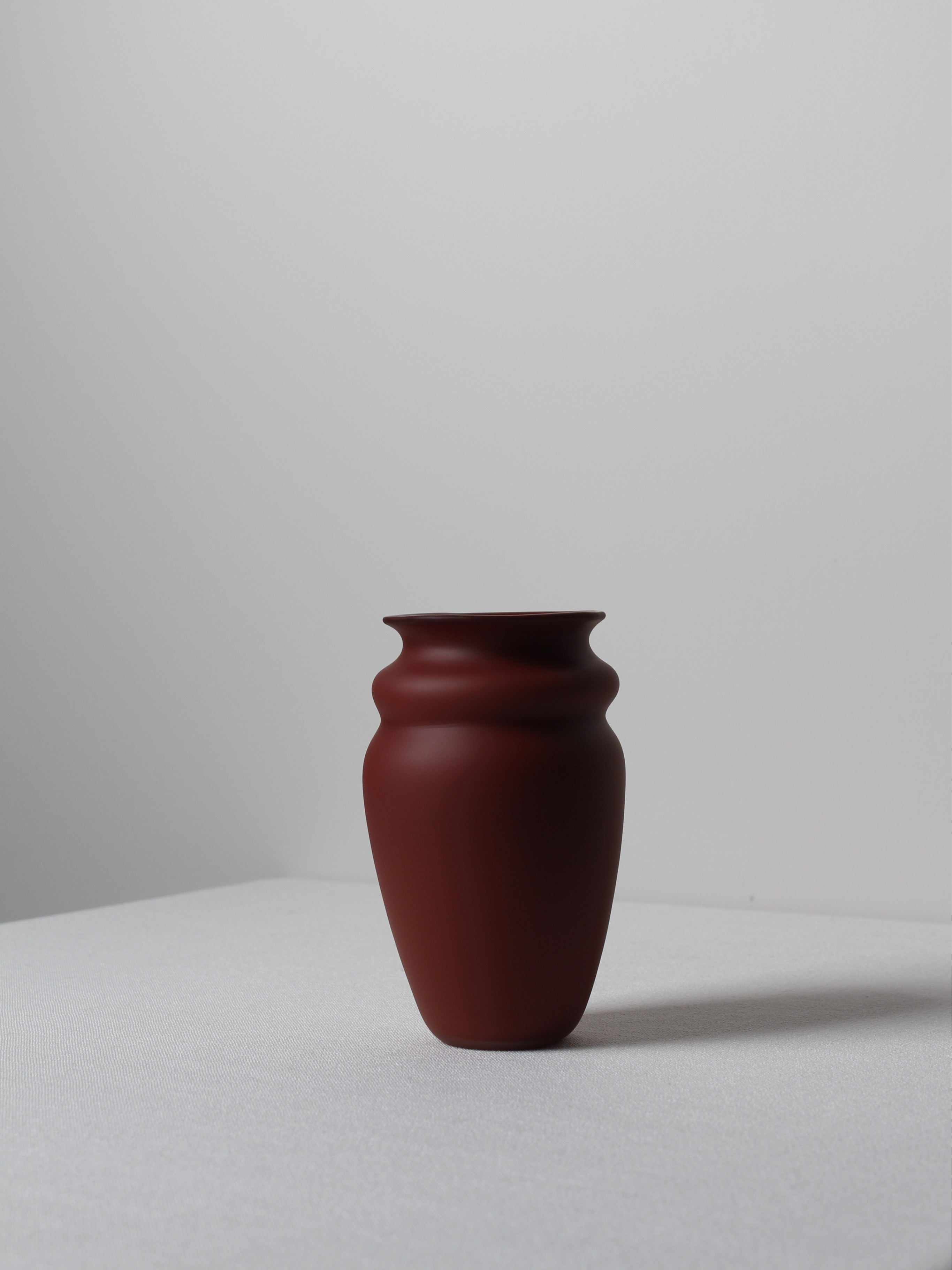 Large Vase in Clay by Verre d'Onge | The Oblist