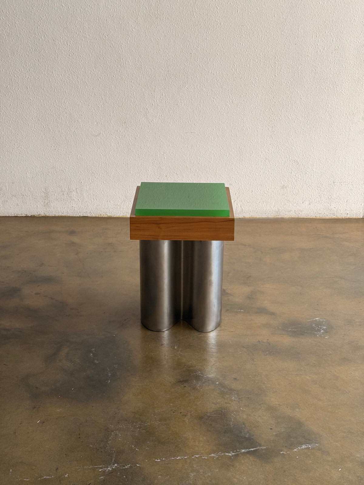 Agar 01 — Side Table in Teak, Resin and Stainless Steel — side angle