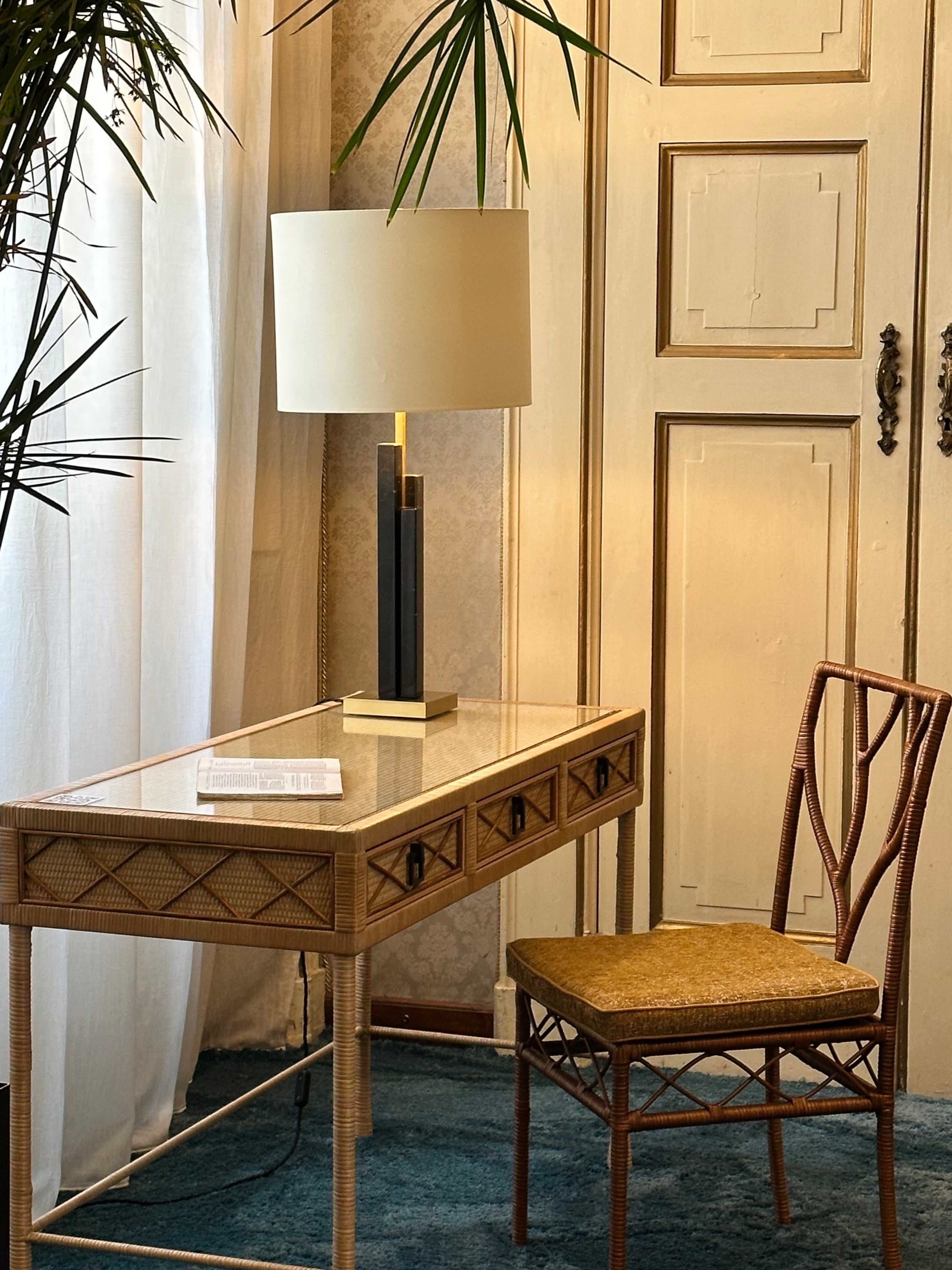"SKYLINE "Table Lamp in black marble and satin brass — alternate view