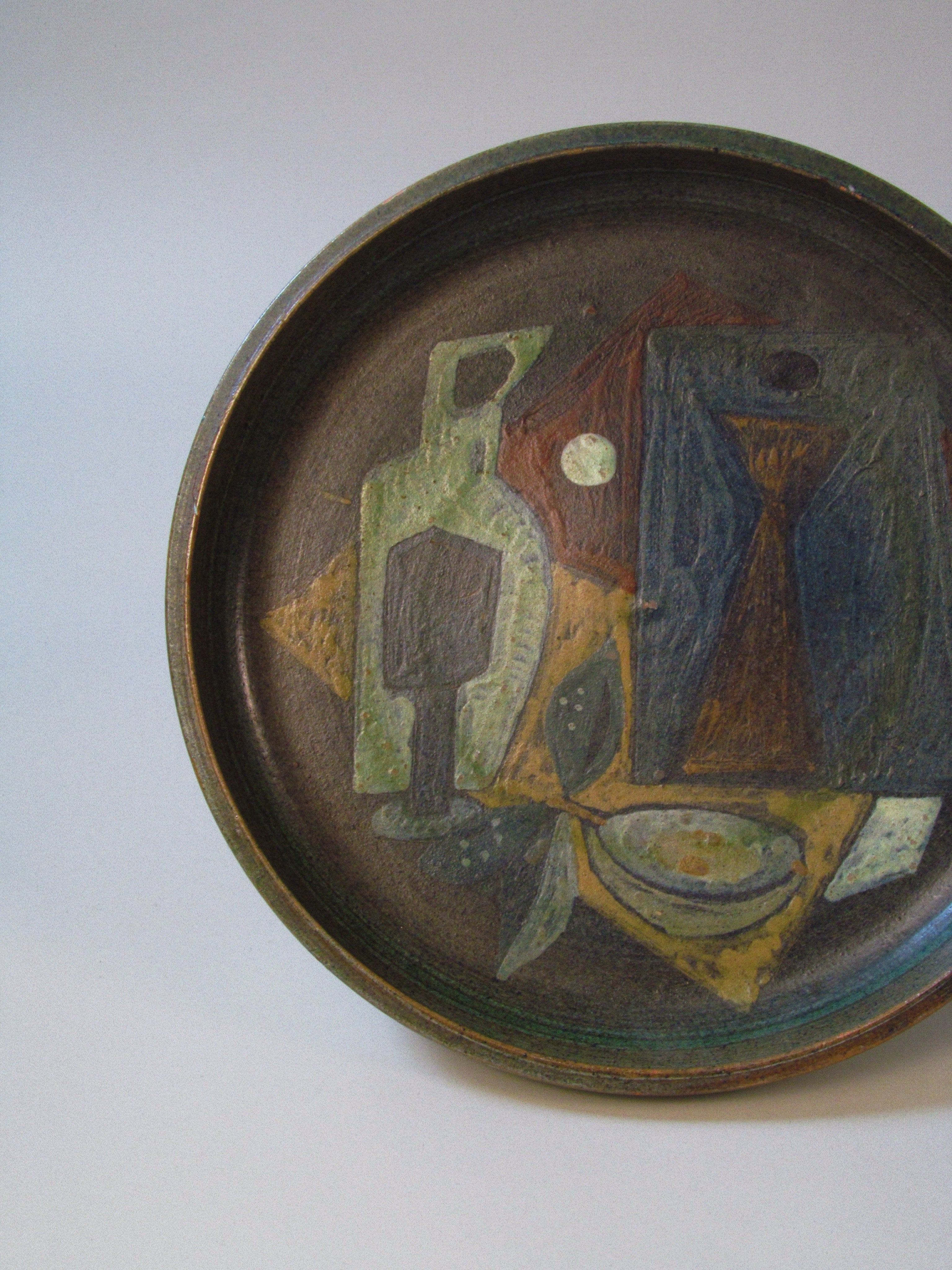 Cubist Charger c.1960 — close-up of painted ceramic surface
