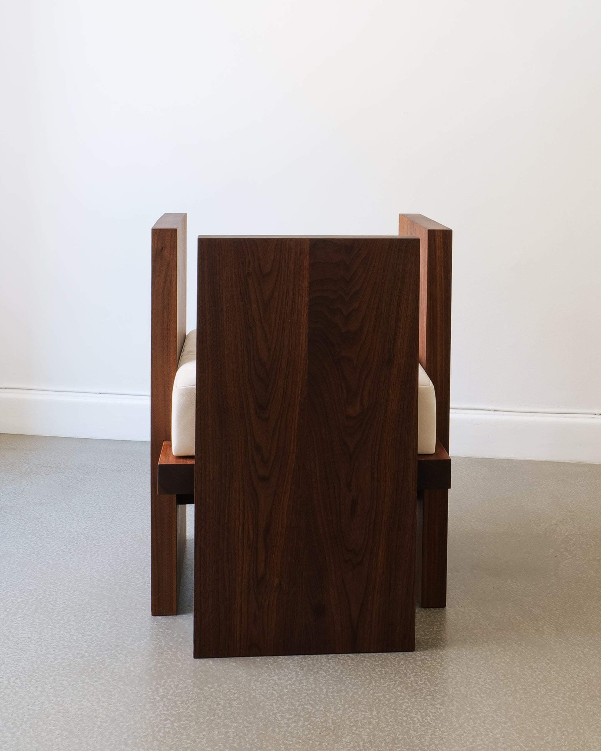 Chair in Walnut Jesper Sundberg Örtegren. — lifestyle setting