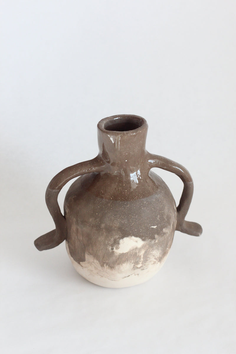 Ceramic Vase Nua 10 — close-up of handcrafted ceramic with two handles
