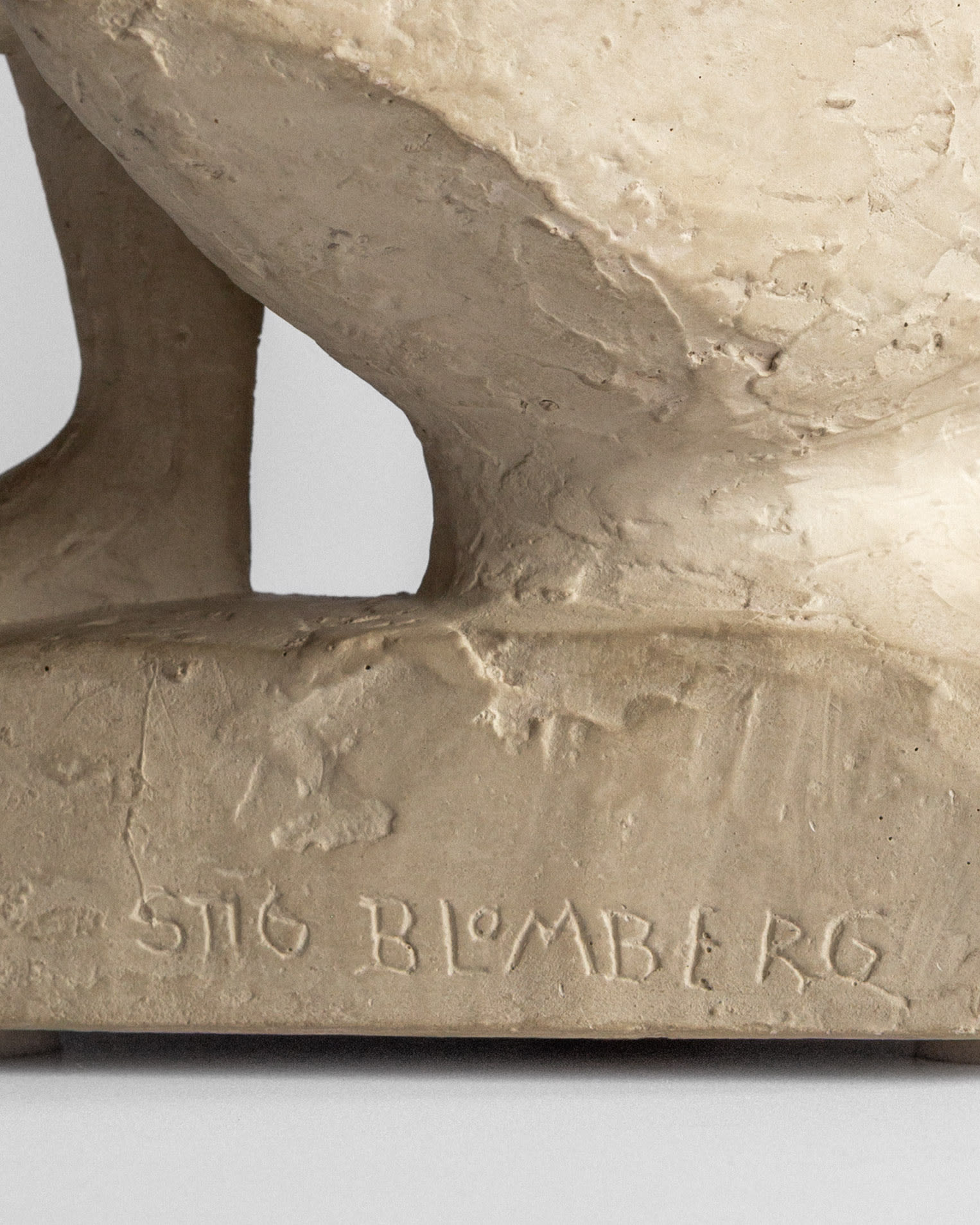 Mother & Child Plaster Sculpture by Stig Blomberg, 1950s — close-up of textured plaster base with signature
