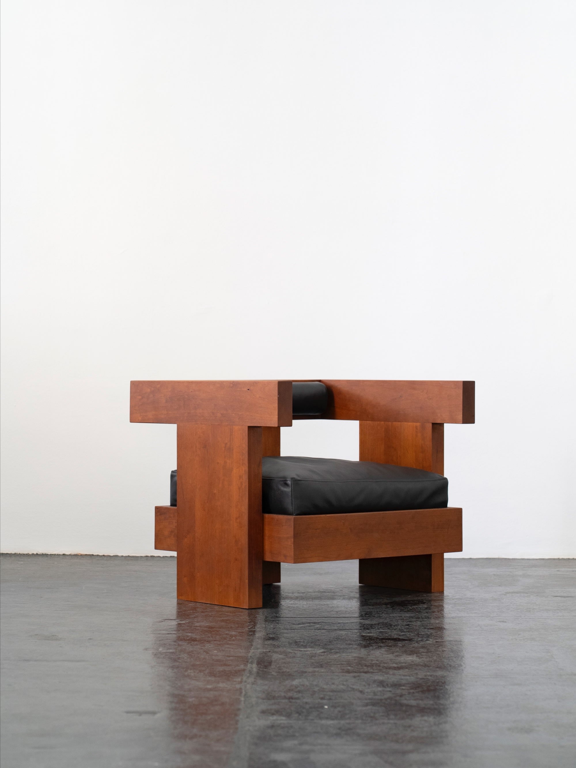 Tripod Lounge Chair | DN_S2506 — back view highlighting wooden frame and black cushion