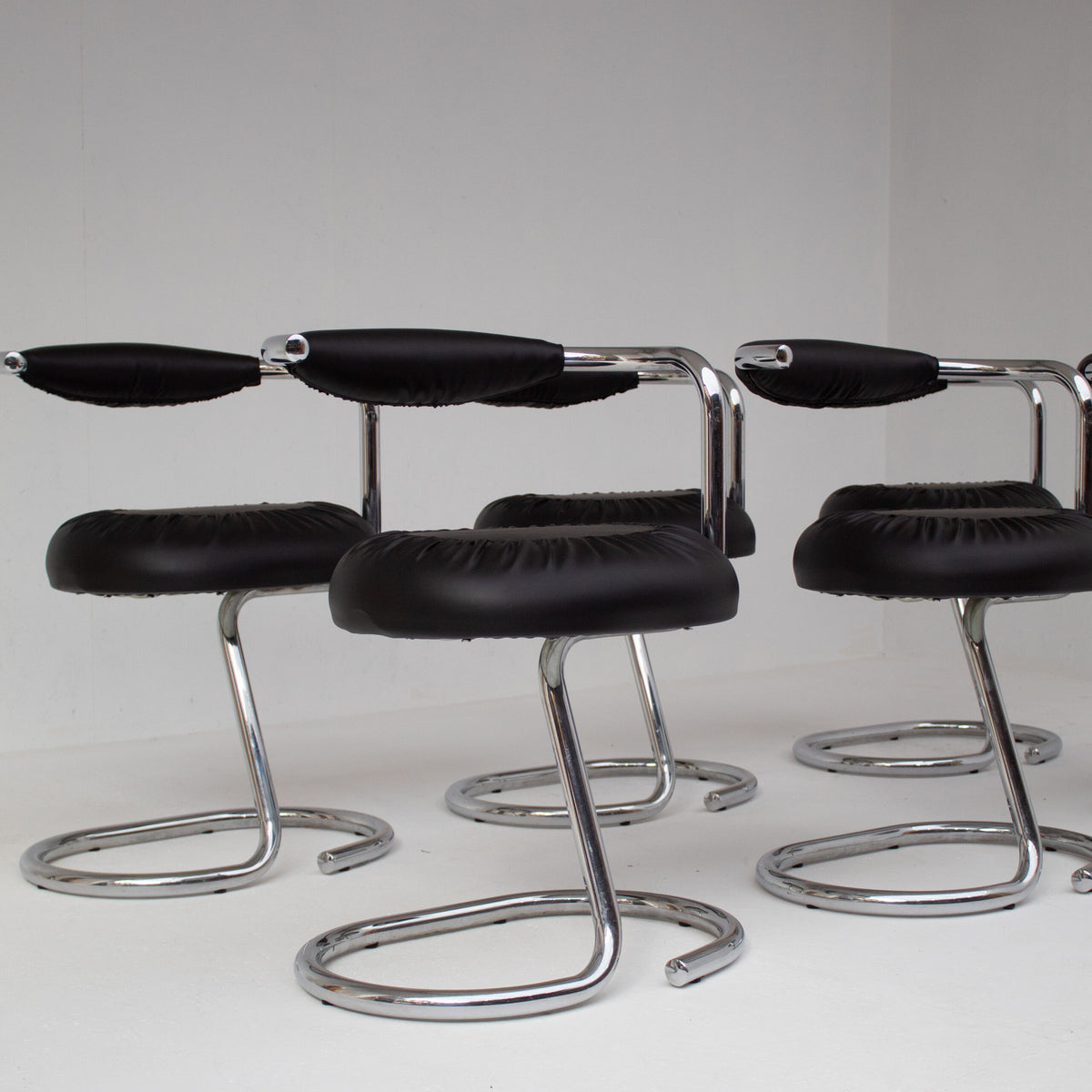 Set of 6 Cobra Chairs by Giotto Stoppino — side angle
