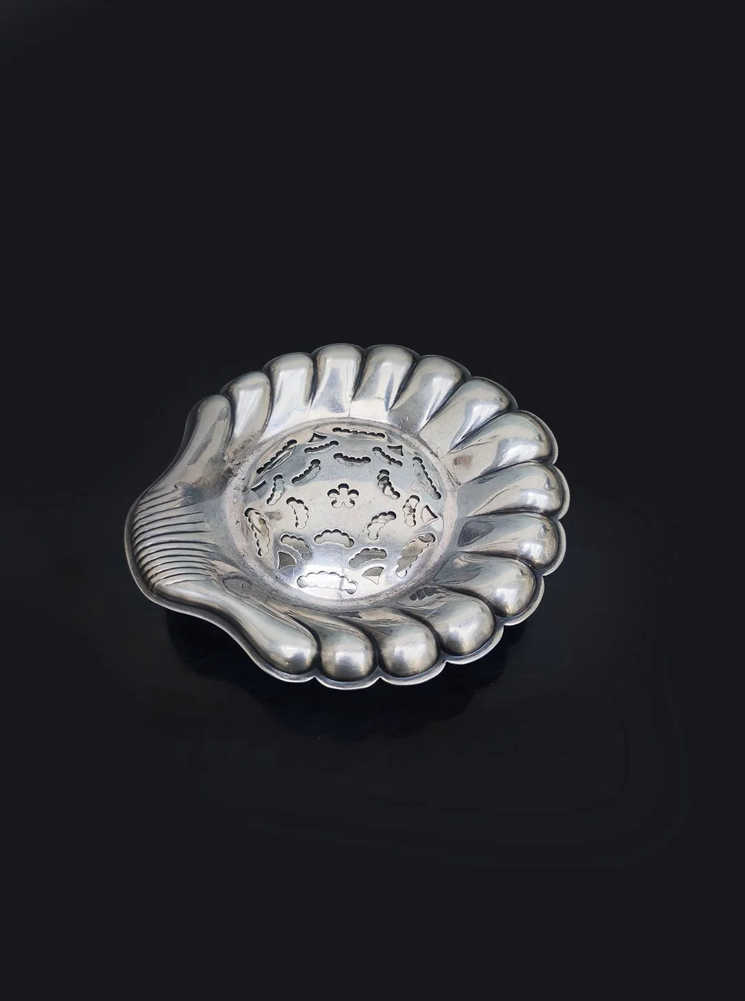 Coquillor Shell Butter Dish — detail view