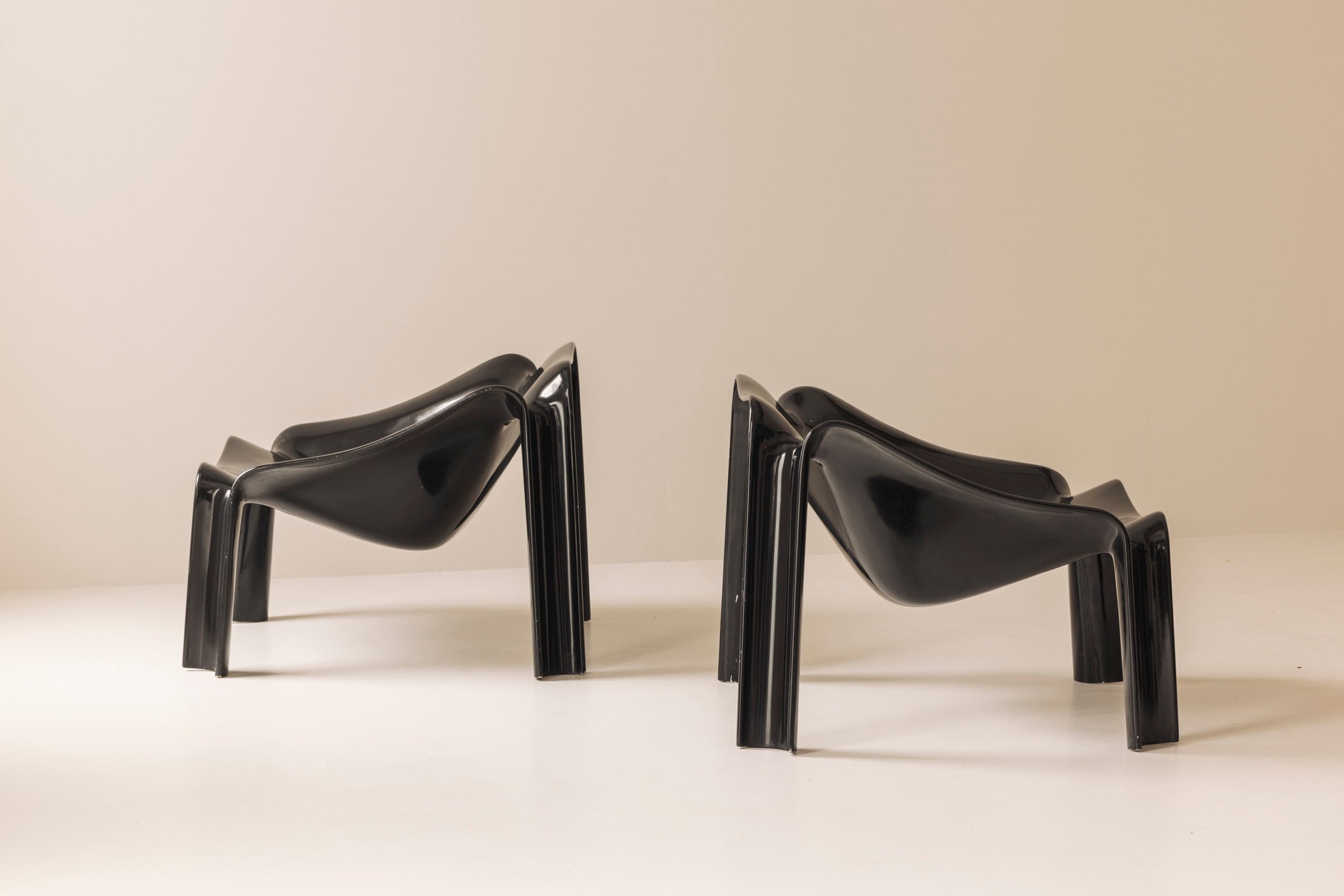 First edition F300 lounge chairs by Pierre Paulin for Artifort, France 1964. — side angle