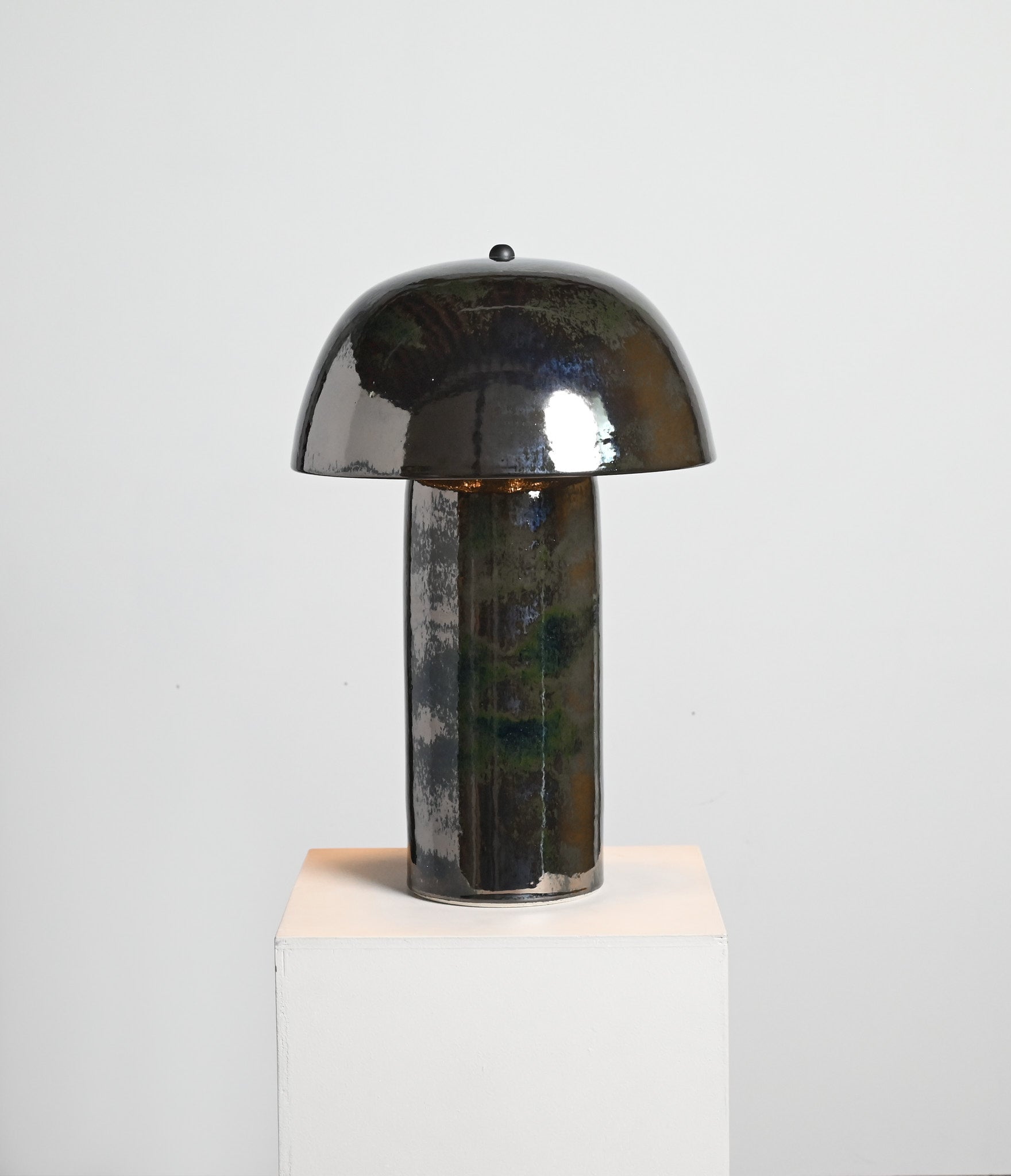 Tera Lamp Dark Chrome — detail view
