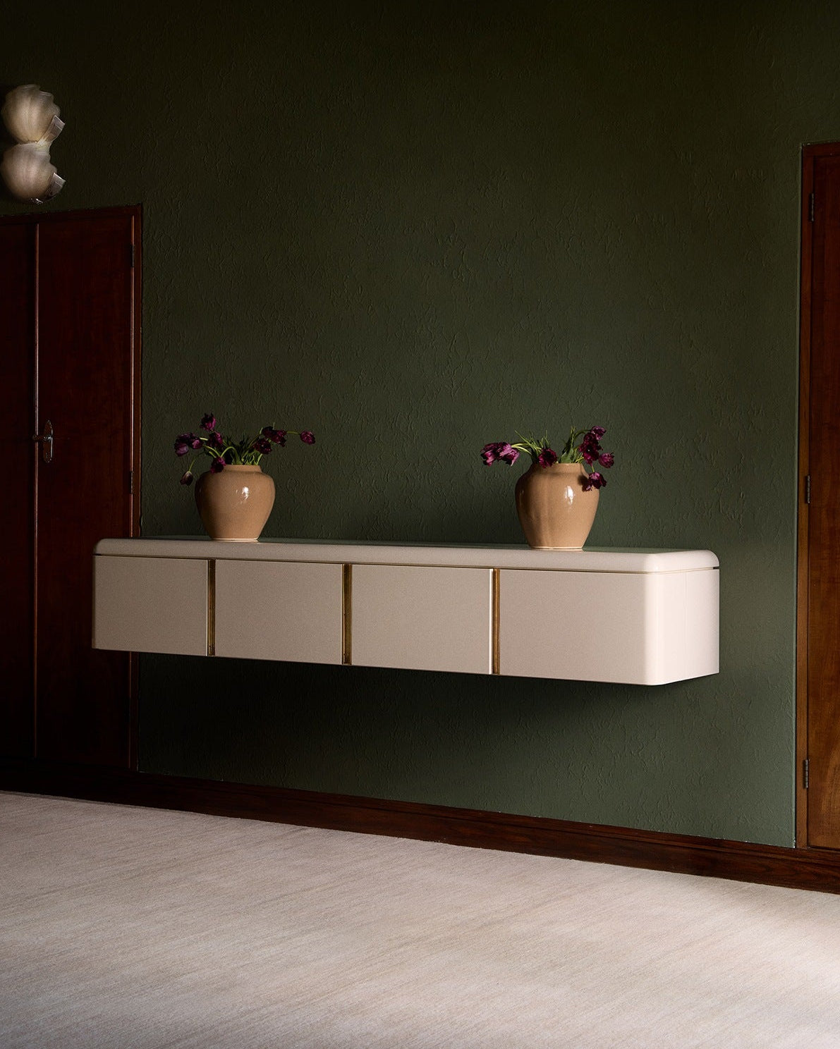 Various Positions Server in Polished Lacquered designed by Yaniv Chen — close-up