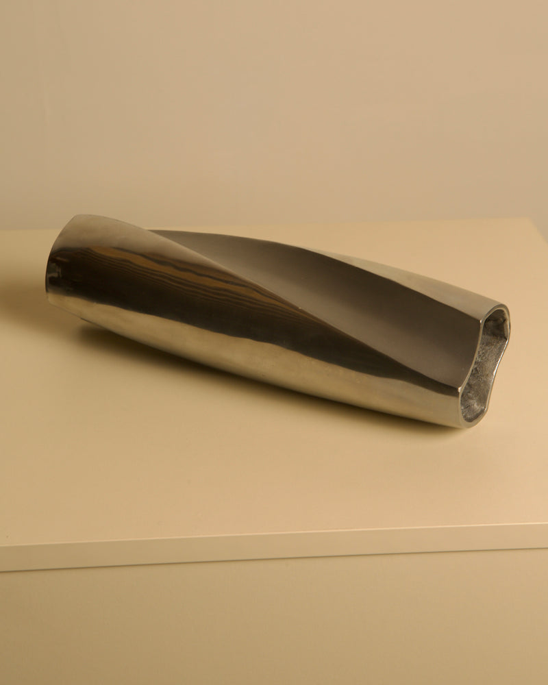 Aluminum Vase "Galassia" by Brandani 80's — close-up of polished aluminum surface