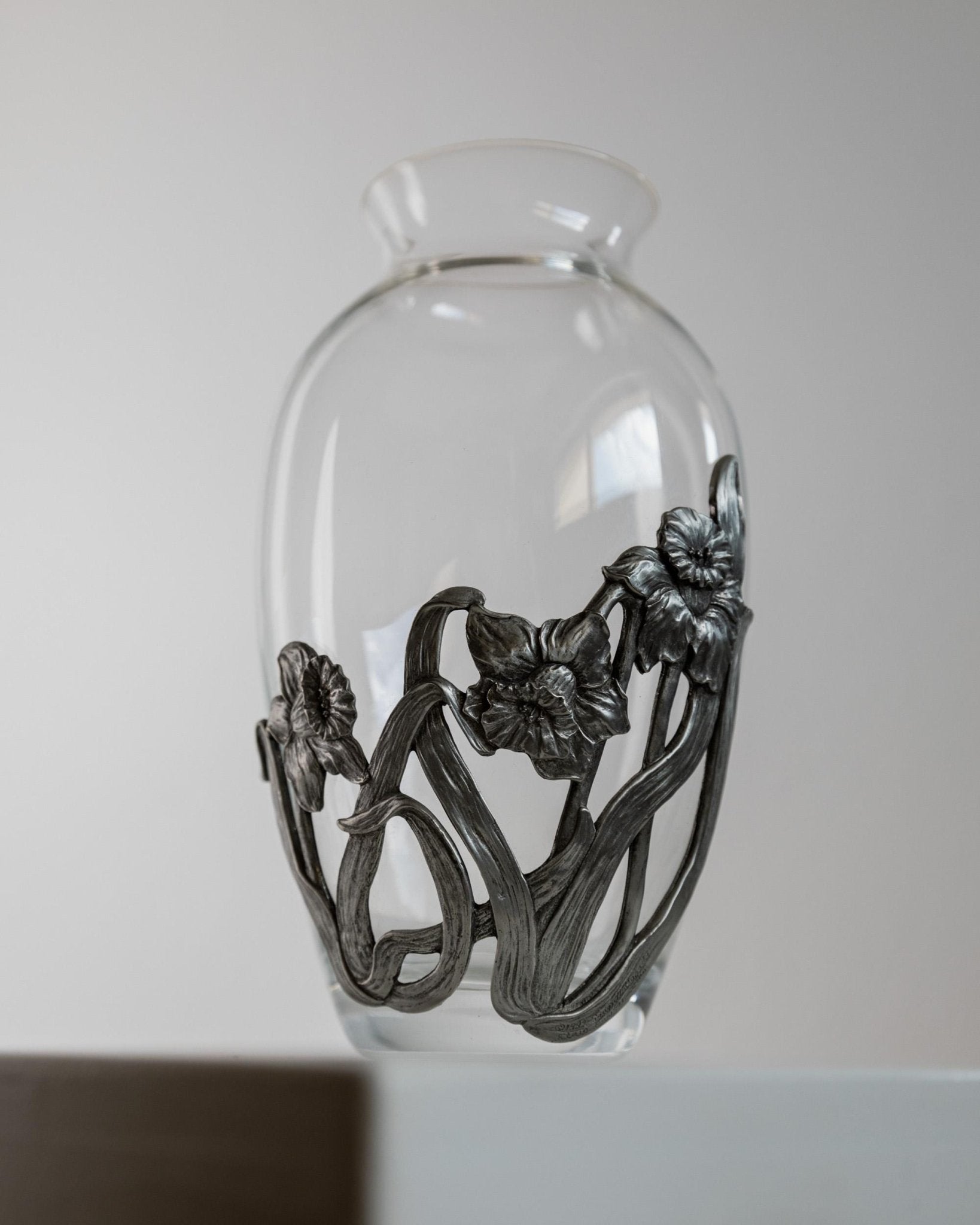 ●MODERN VINTAGE GLASS FLOWER VASE● Vintage 1970s Glass Vase by Bottega Jacobs | The Oblist