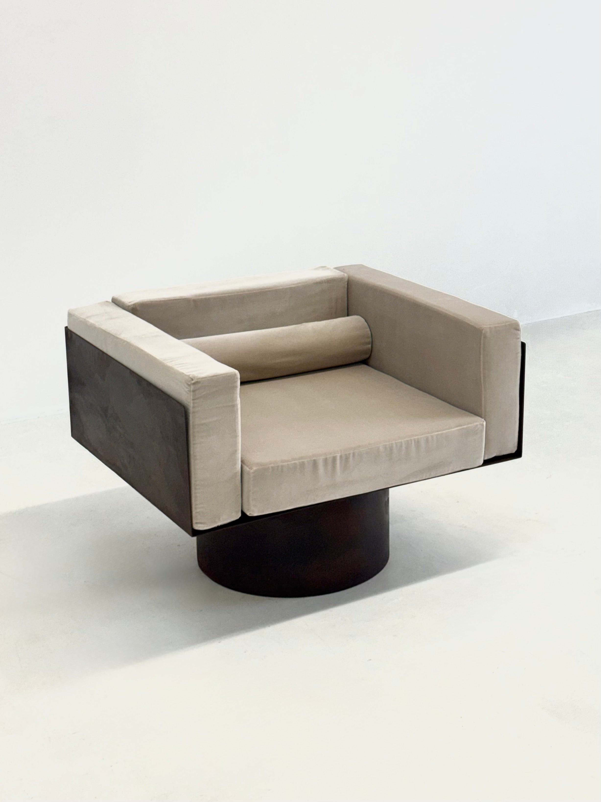 Sculptural Italian metal lounge chair — close-up