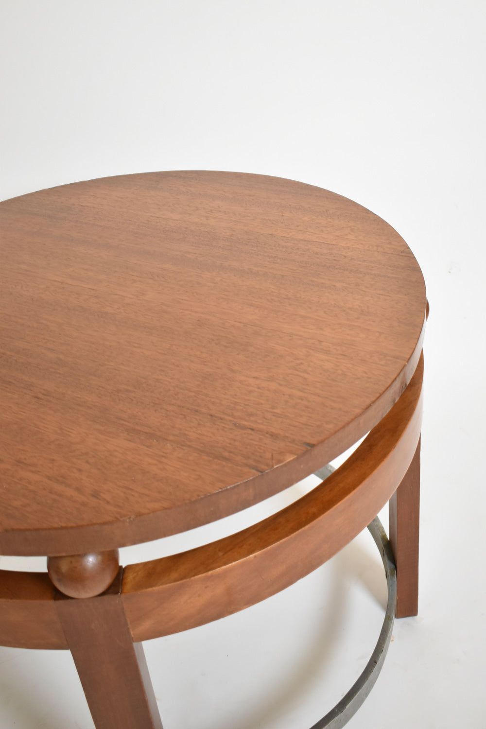 Modernist Round Wooden Pedestal Table, 1930s — close-up
