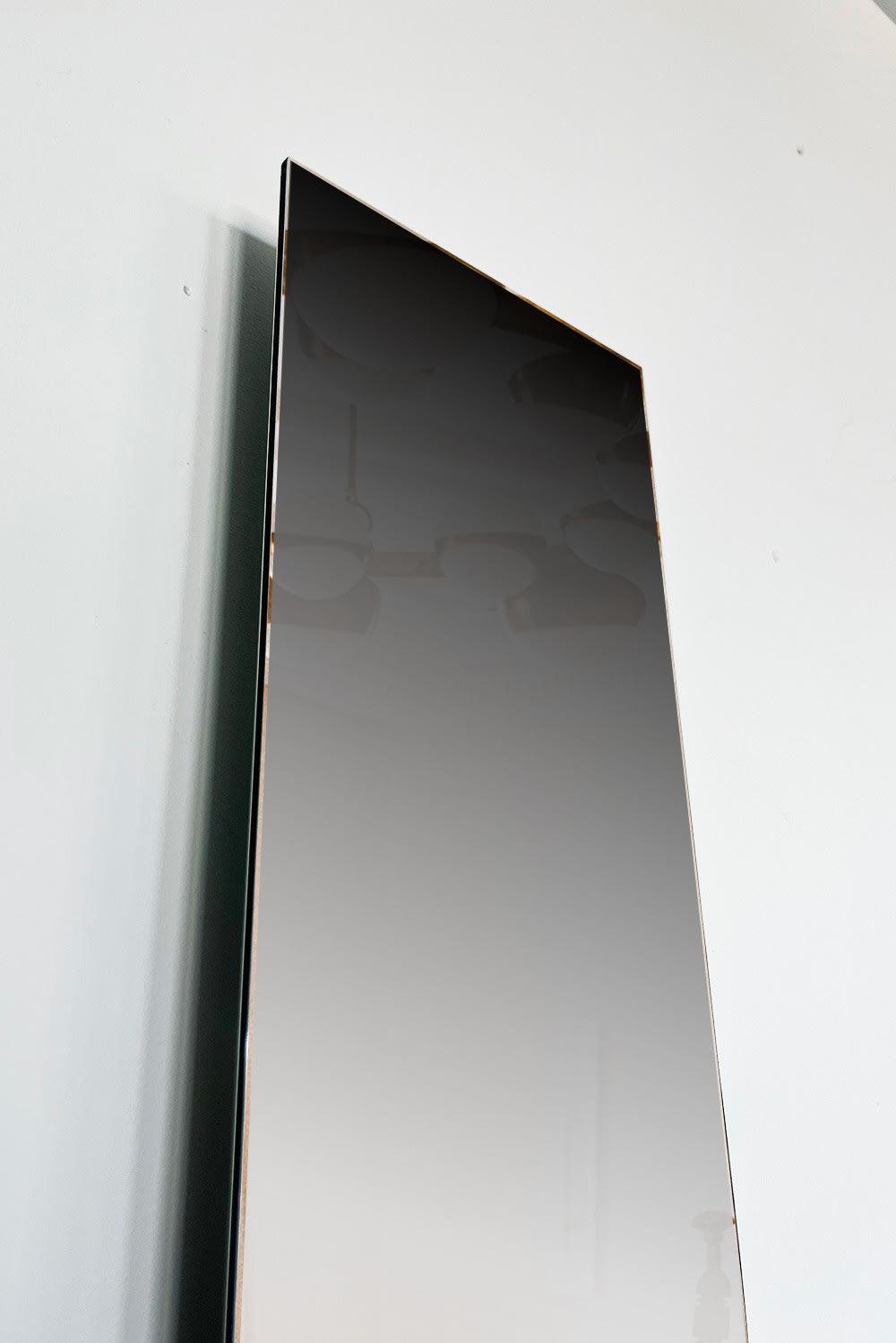 Mirrored Sculpture - Osmose 02 — close-up of reflective surface against white wall