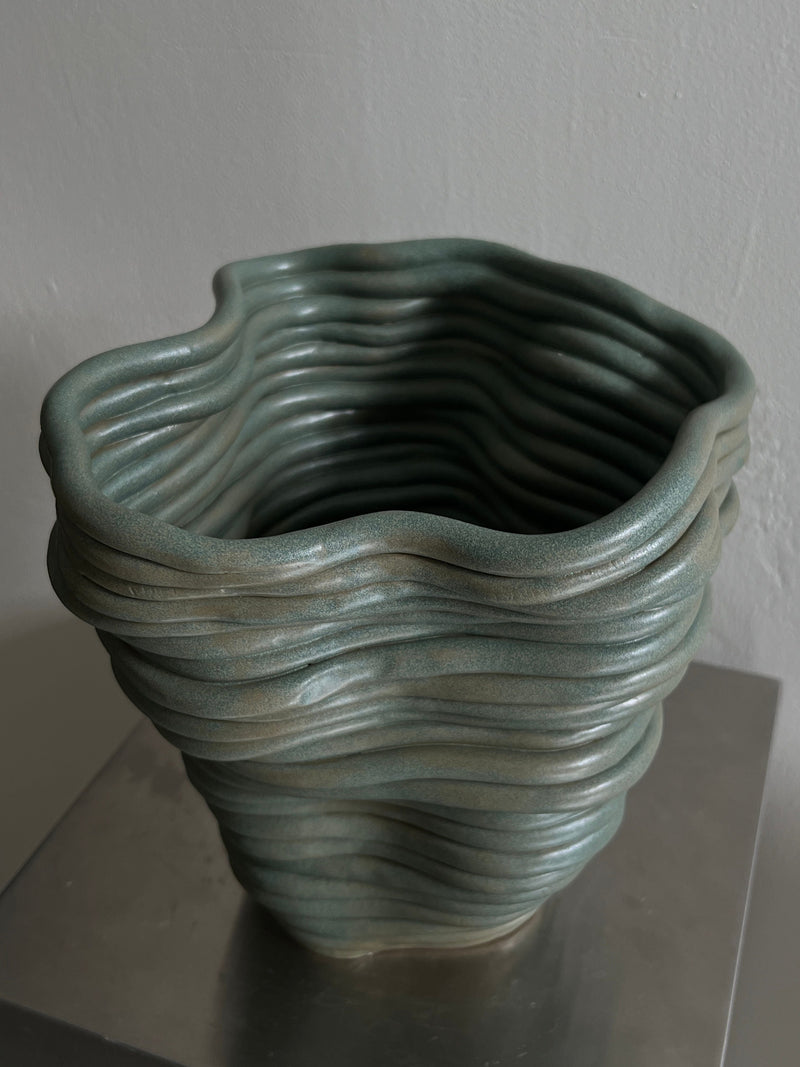 Handsculpted Ceramic Vase Mid Green — detail view
