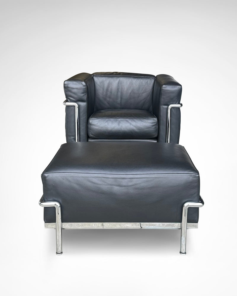 LC2 Armchair and Ottoman by Le Corbusier et al. for Cassina 1990s | The Oblist — black leather, modern design