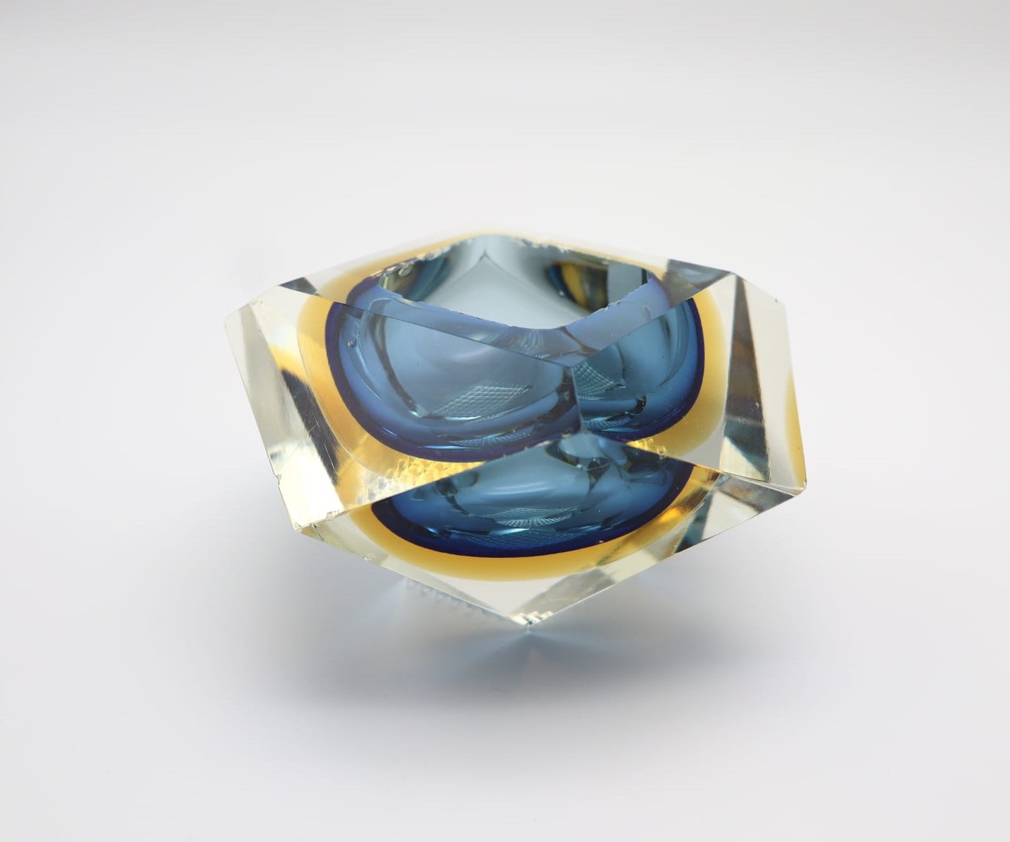 Diamond Murano Glass ashtray by Flavio Poli for Seguso 60's — top view highlighting blue and gold colors