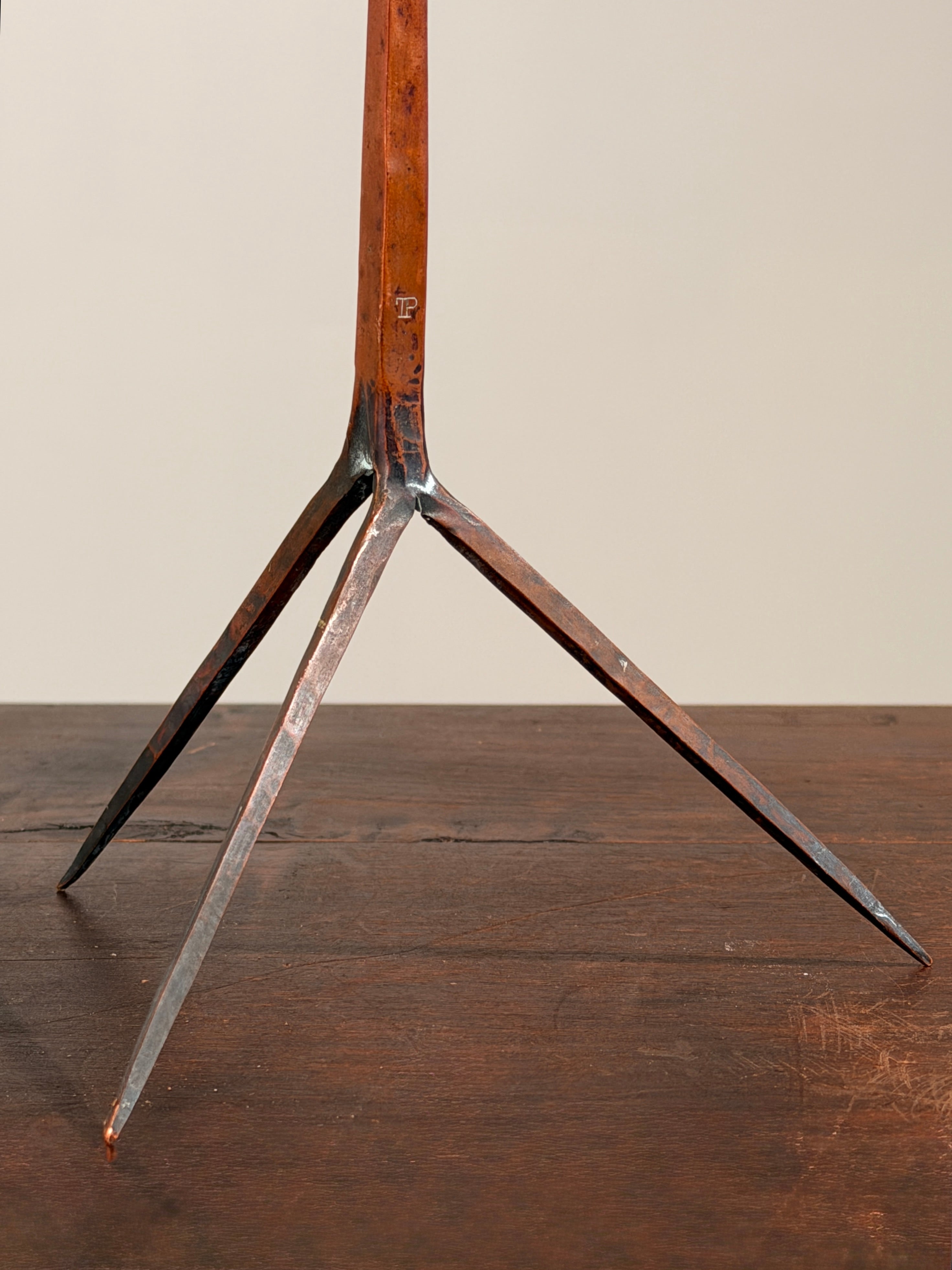 Sculptural brutalist candlestick in copper, in the style of the Marolles workshop, circa 1 — view 9