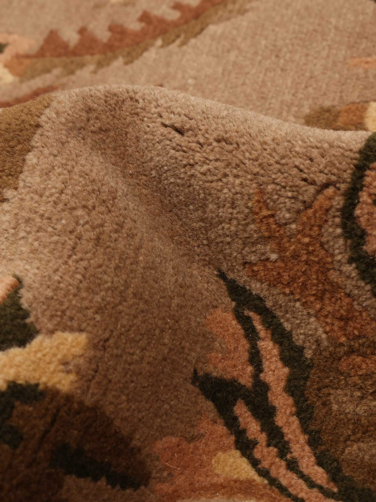 nepalese rug in tobacco 185 x 218 cm — detail view