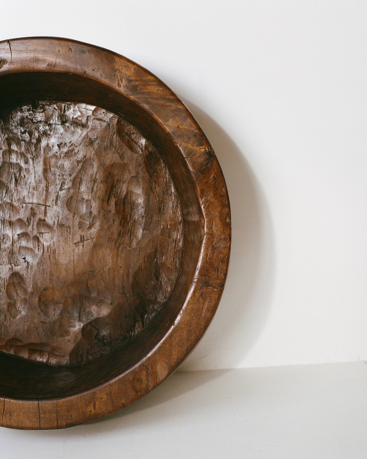 Important Monoxyle Artisanal African Mid-Century Carved Bowl / Centerpiece