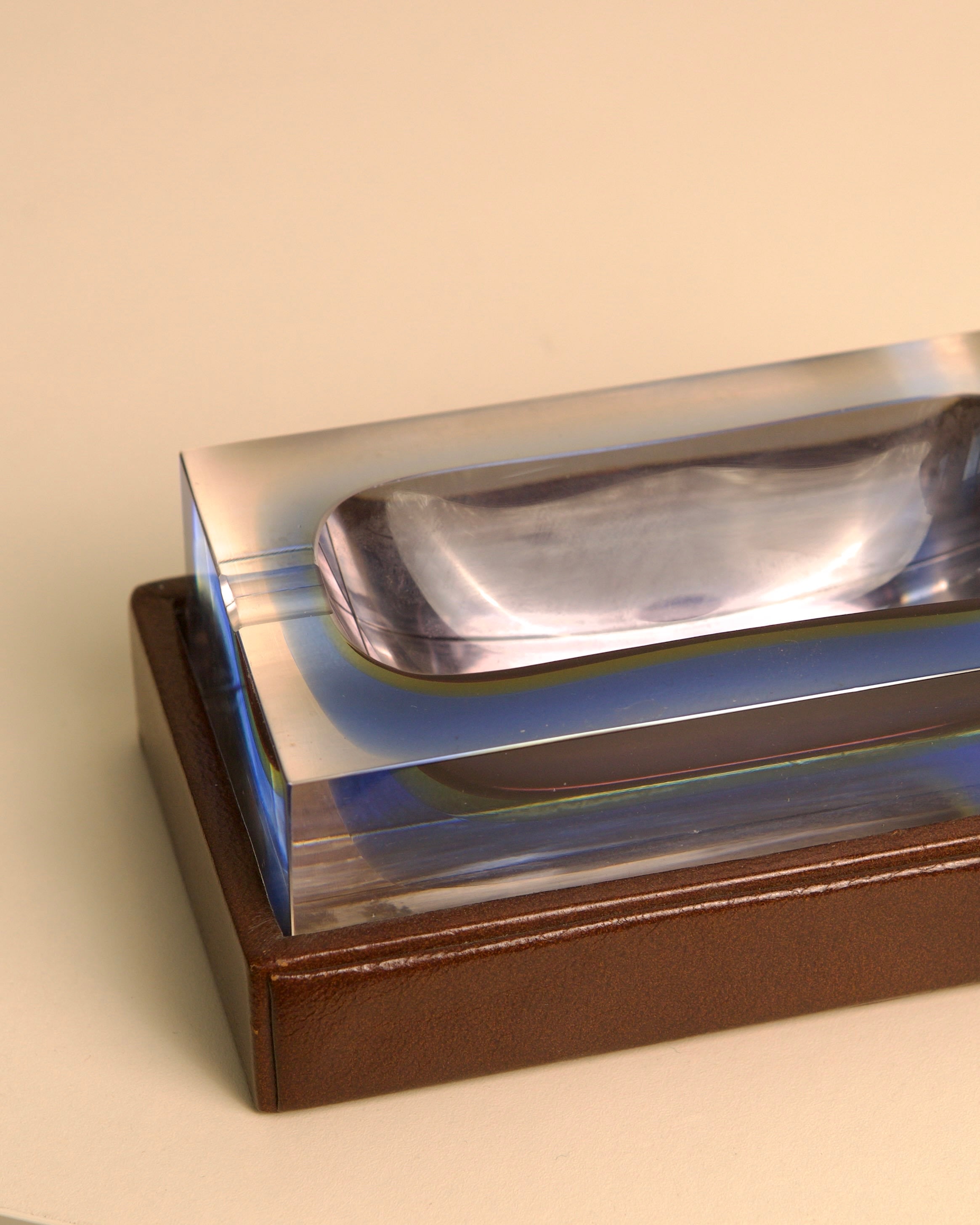 Cendrier en cuir "Bloc" par Flavio Poli pour Seguso des années 80