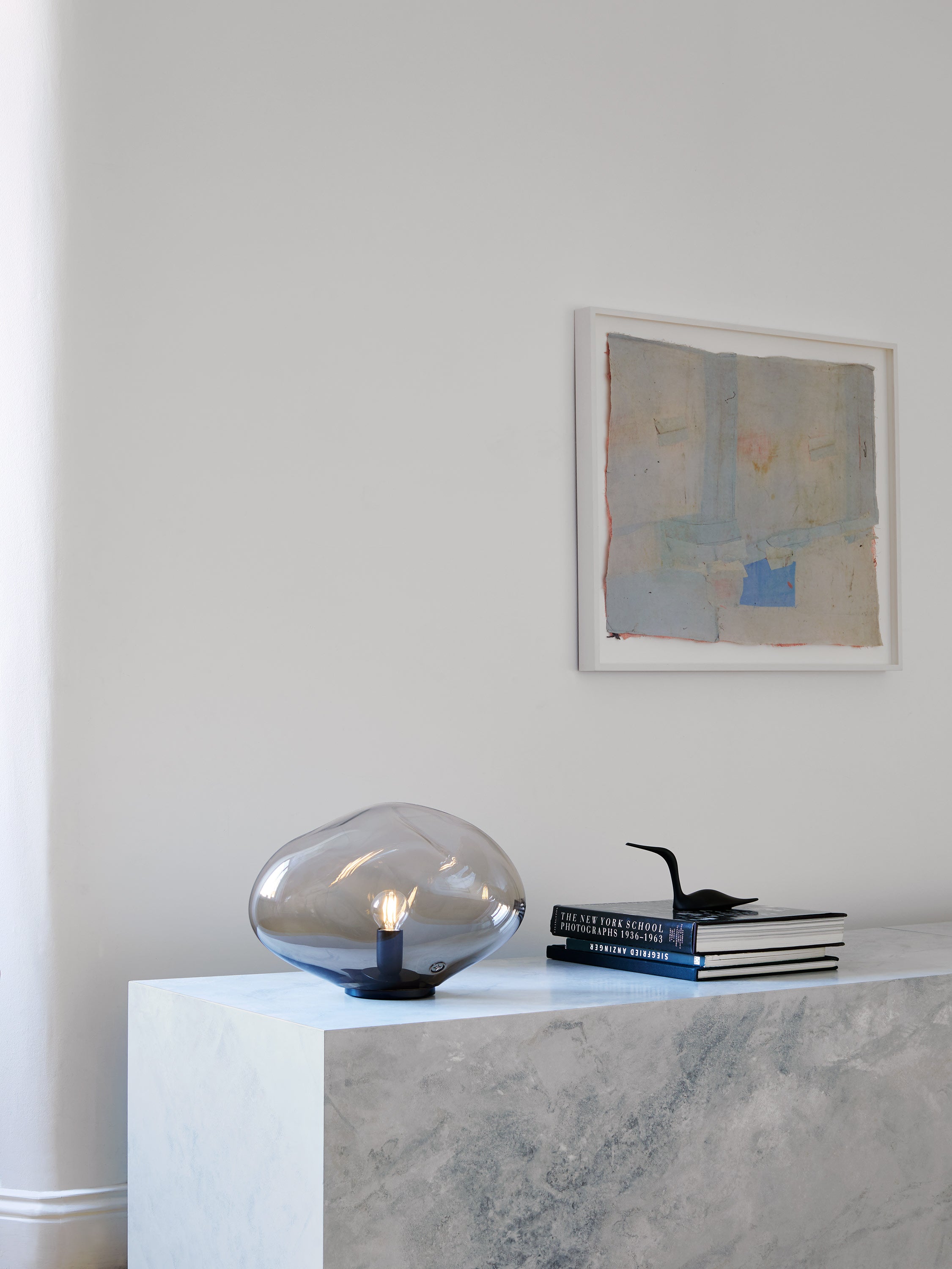 HAUMEA AMORPH table lamp - size S (L: 26cm) — top view on marble surface