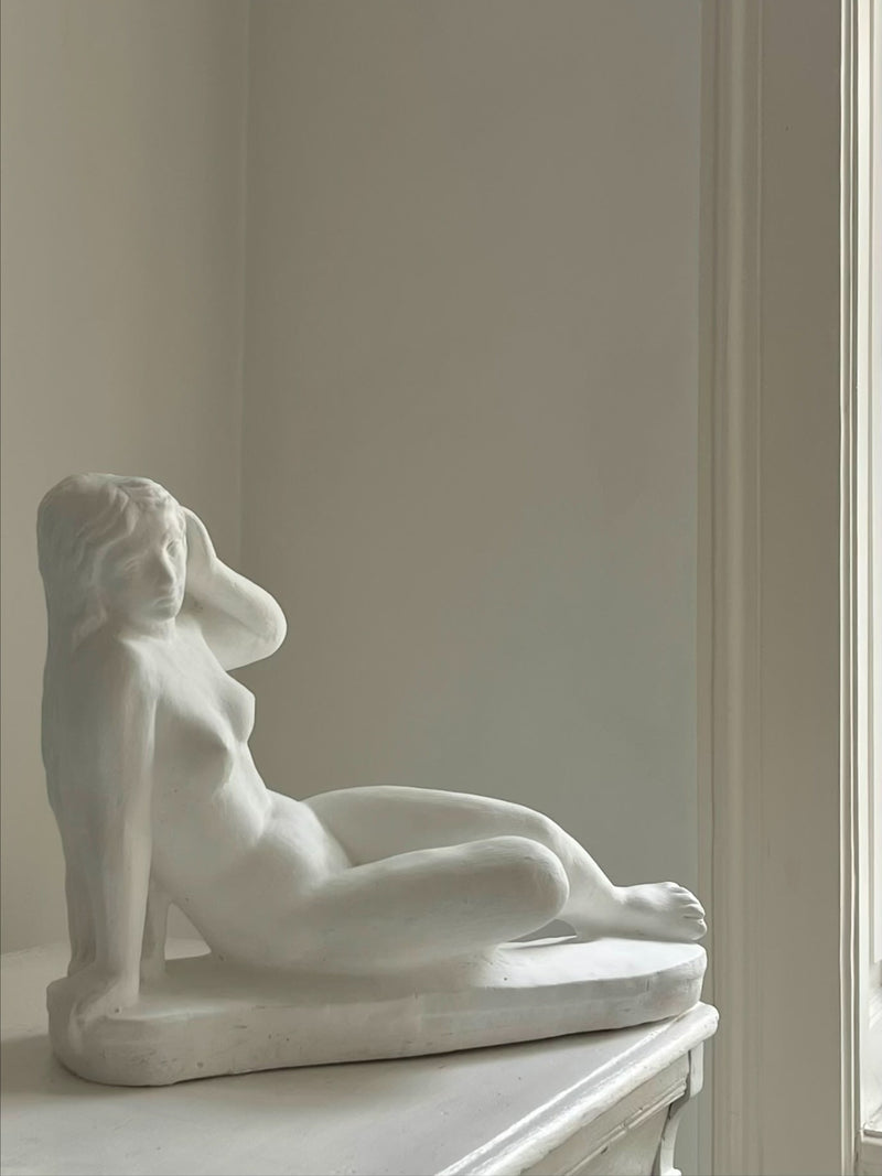 Reclining Nude, Sculpture in Plaster by Médecine | The Oblist
