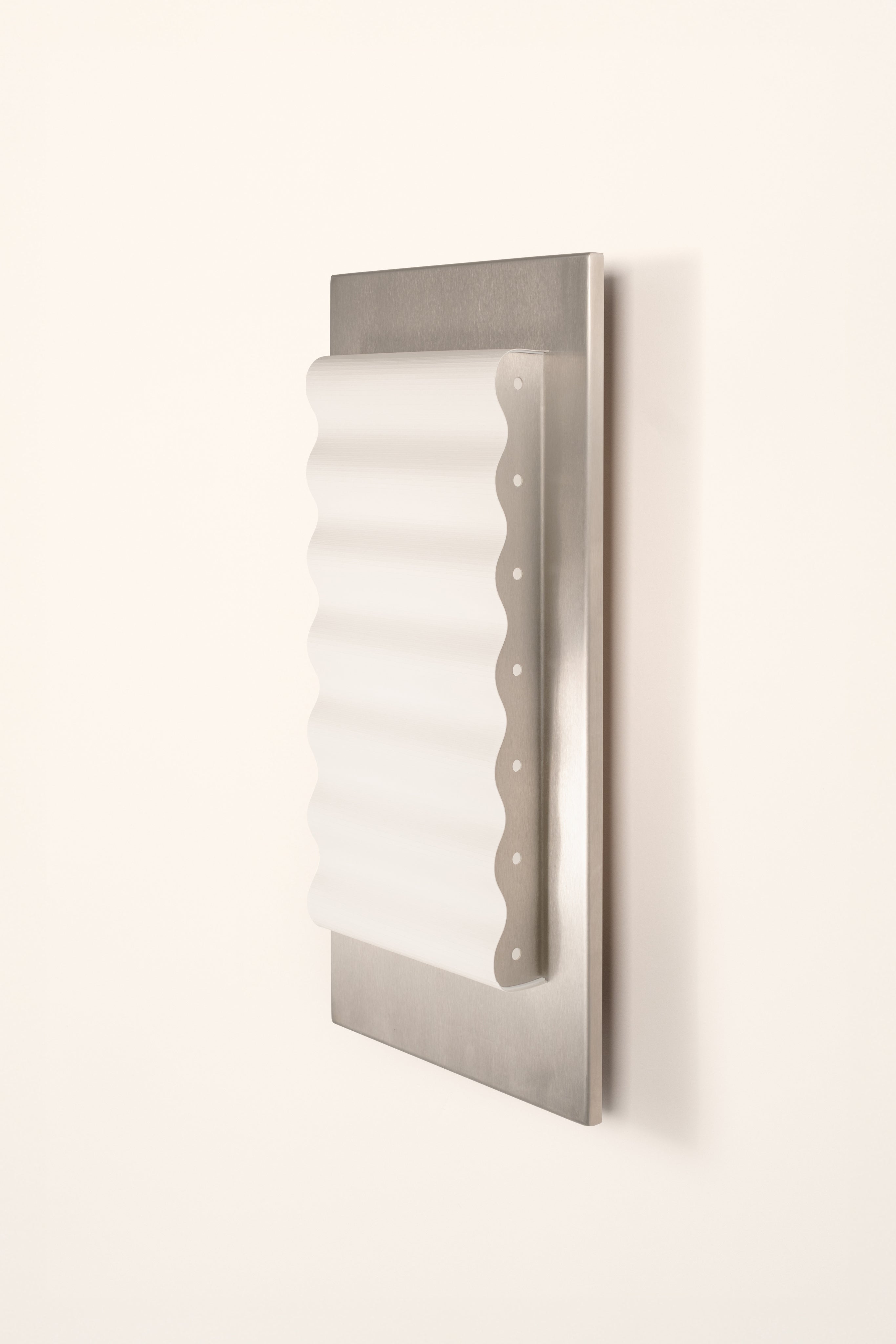 "Frame" Brut L — lifestyle setting