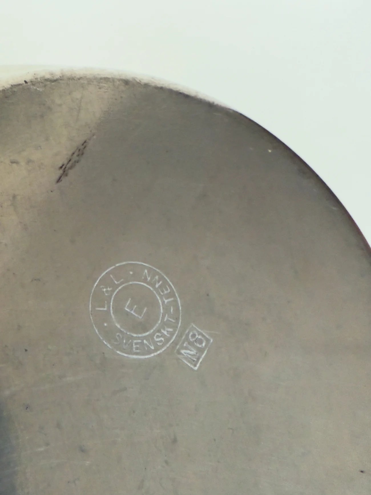 Vase en étain Art déco, années 1930