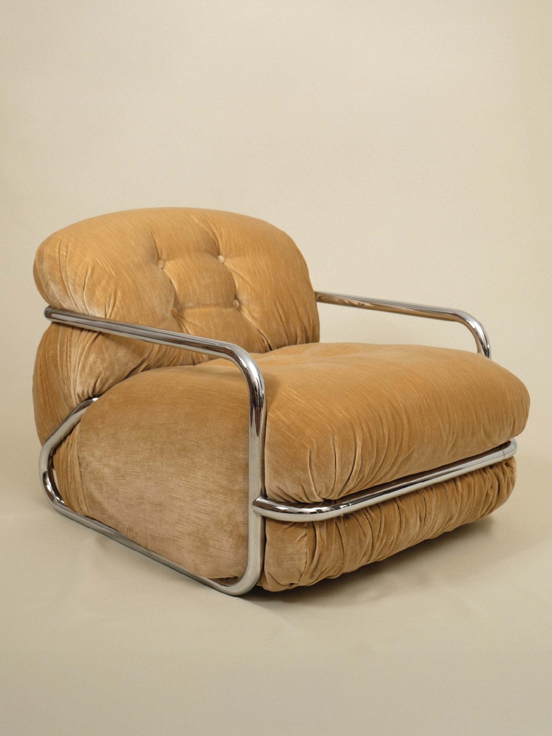 Mario Sabot Lounge Chair - Beige Velvet — close-up