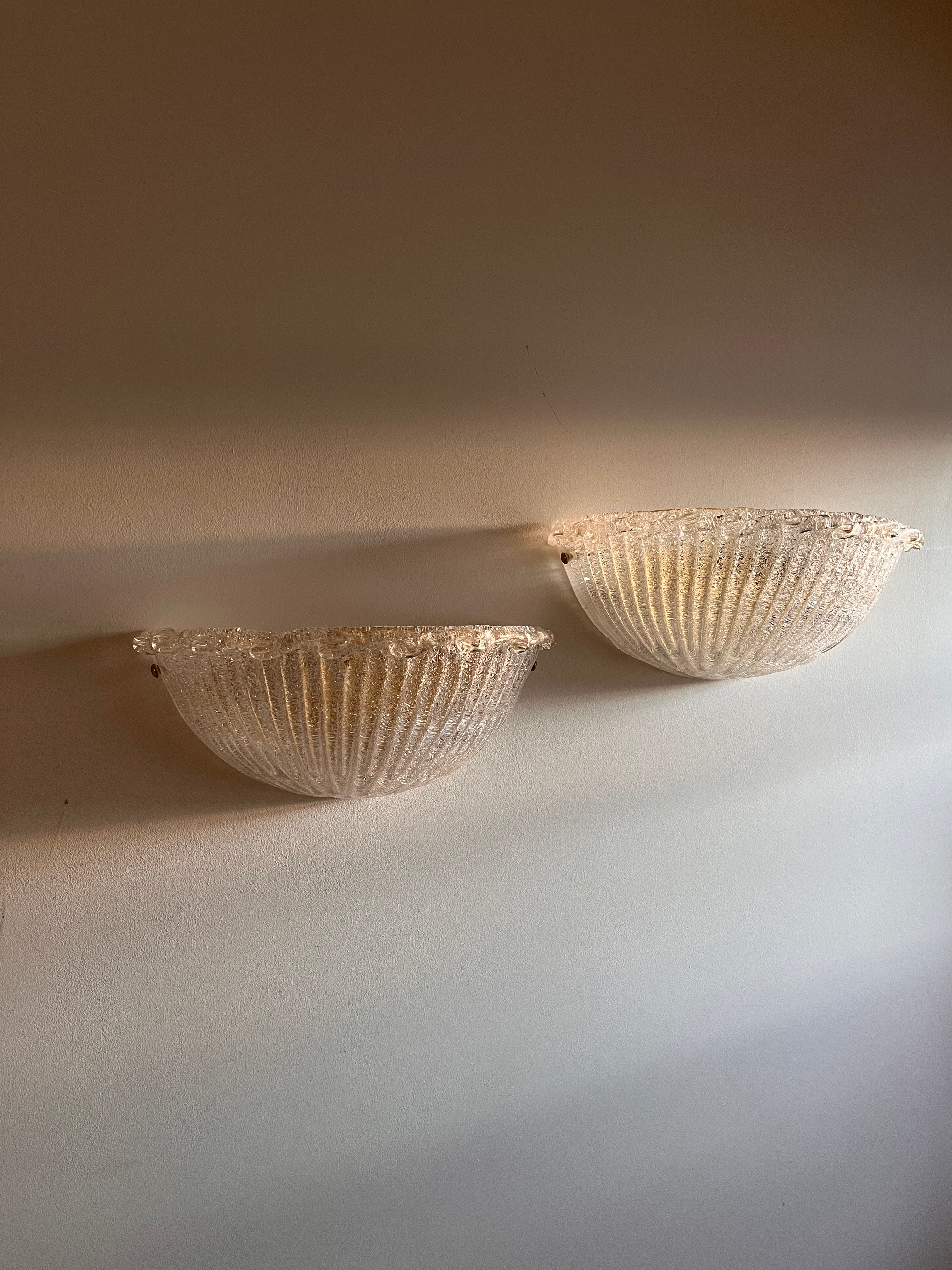 Large Pair of Murano 'Graniglia' Glass Scalloped Wall Lights — close-up of textured glass on wall