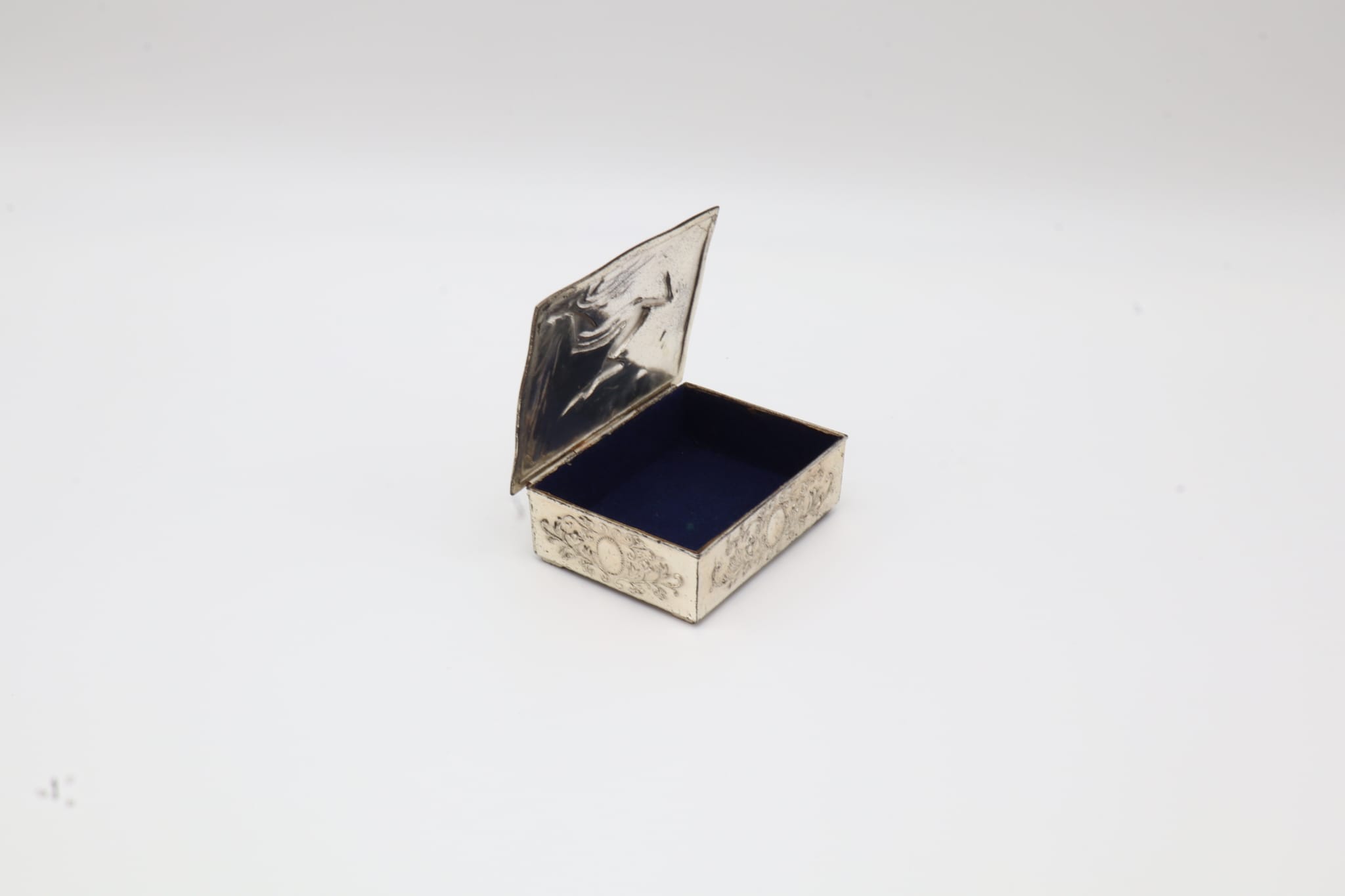 Antique Silver-Plated Box with Deer Motif – Netherlands, c. 1900–1920 — side angle