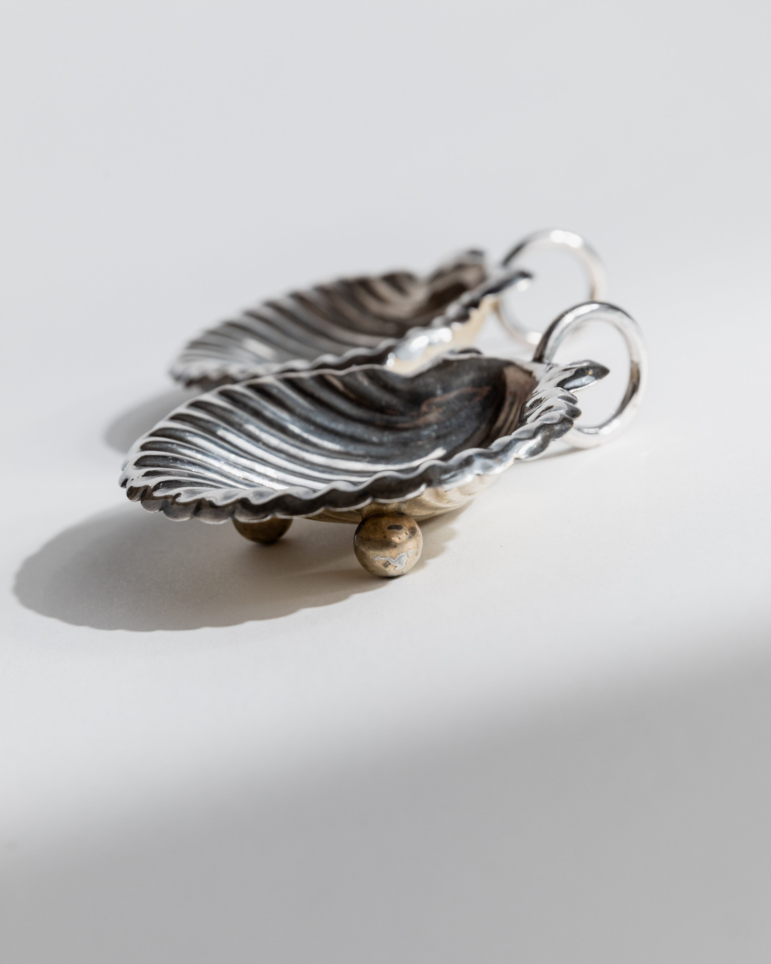 Silver-plated shell serving bowl with scalloped edges and handle
